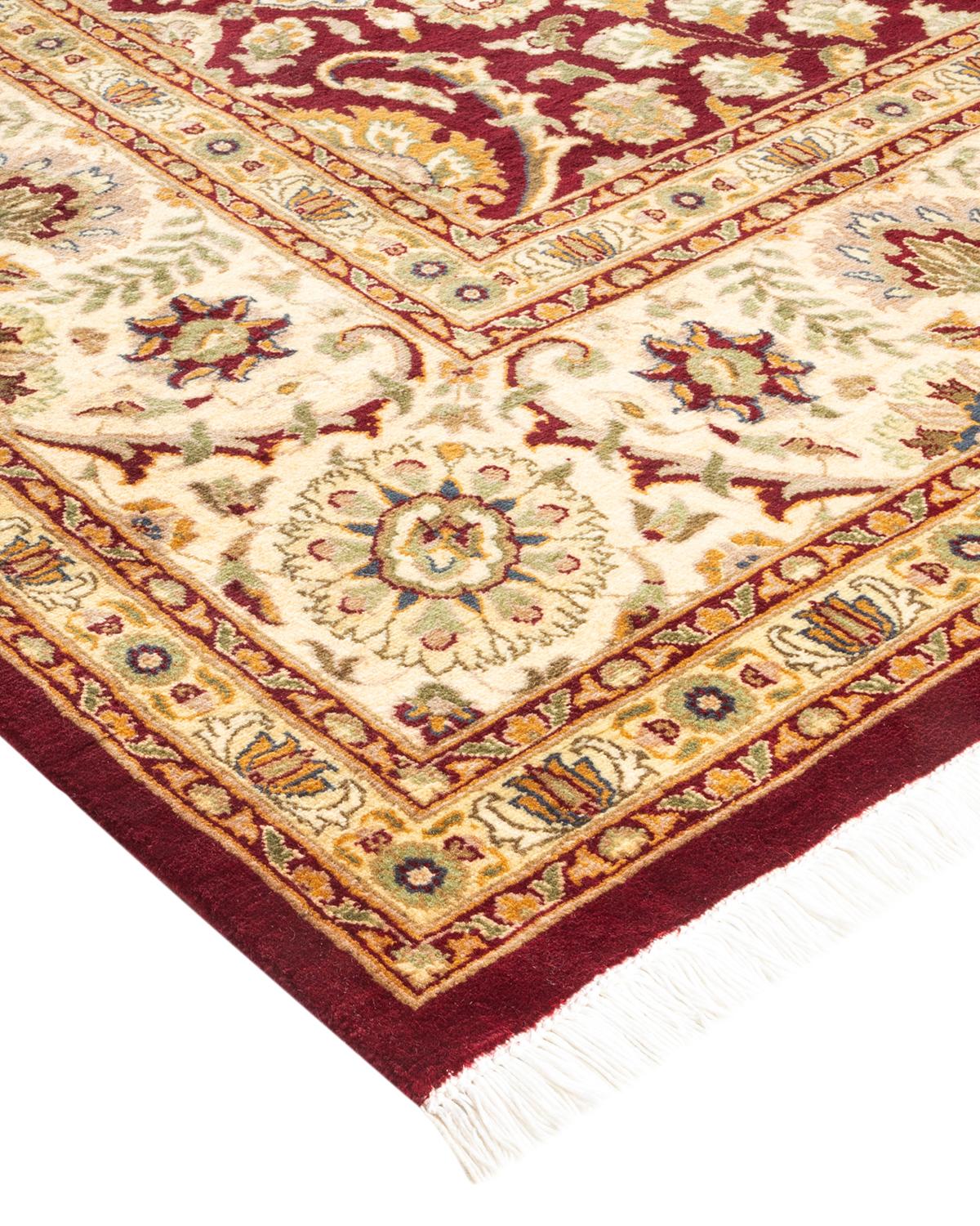 Avec leurs palettes discrètes et leurs motifs à l'envers, les tapis de la collection Mogul apporteront une sophistication intemporelle à n'importe quelle pièce. Influencés par un éventail de motifs turcs, indiens et persans, les artisans qui tissent