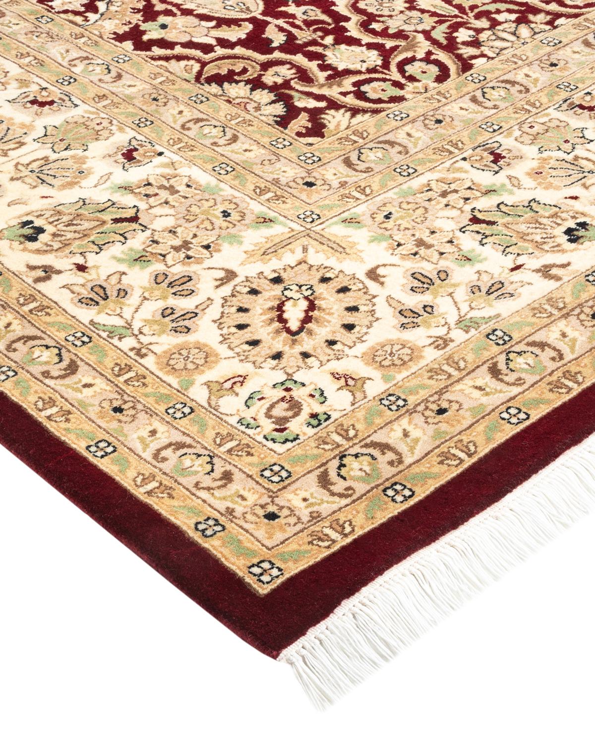 Avec leurs palettes discrètes et leurs motifs à l'envers, les tapis de la collection Mogul apporteront une sophistication intemporelle à n'importe quelle pièce. Influencés par un éventail de motifs turcs, indiens et persans, les artisans qui tissent