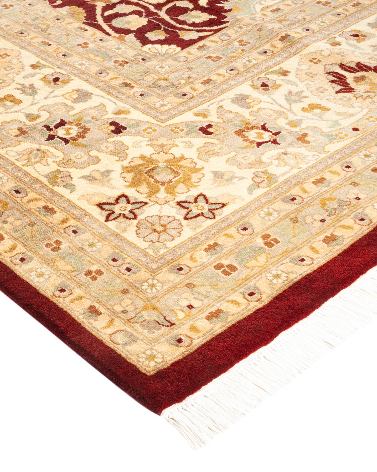 Avec leurs palettes discrètes et leurs motifs à l'envers, les tapis de la collection Mogul apporteront une sophistication intemporelle à n'importe quelle pièce. Influencés par un éventail de motifs turcs, indiens et persans, les artisans qui tissent
