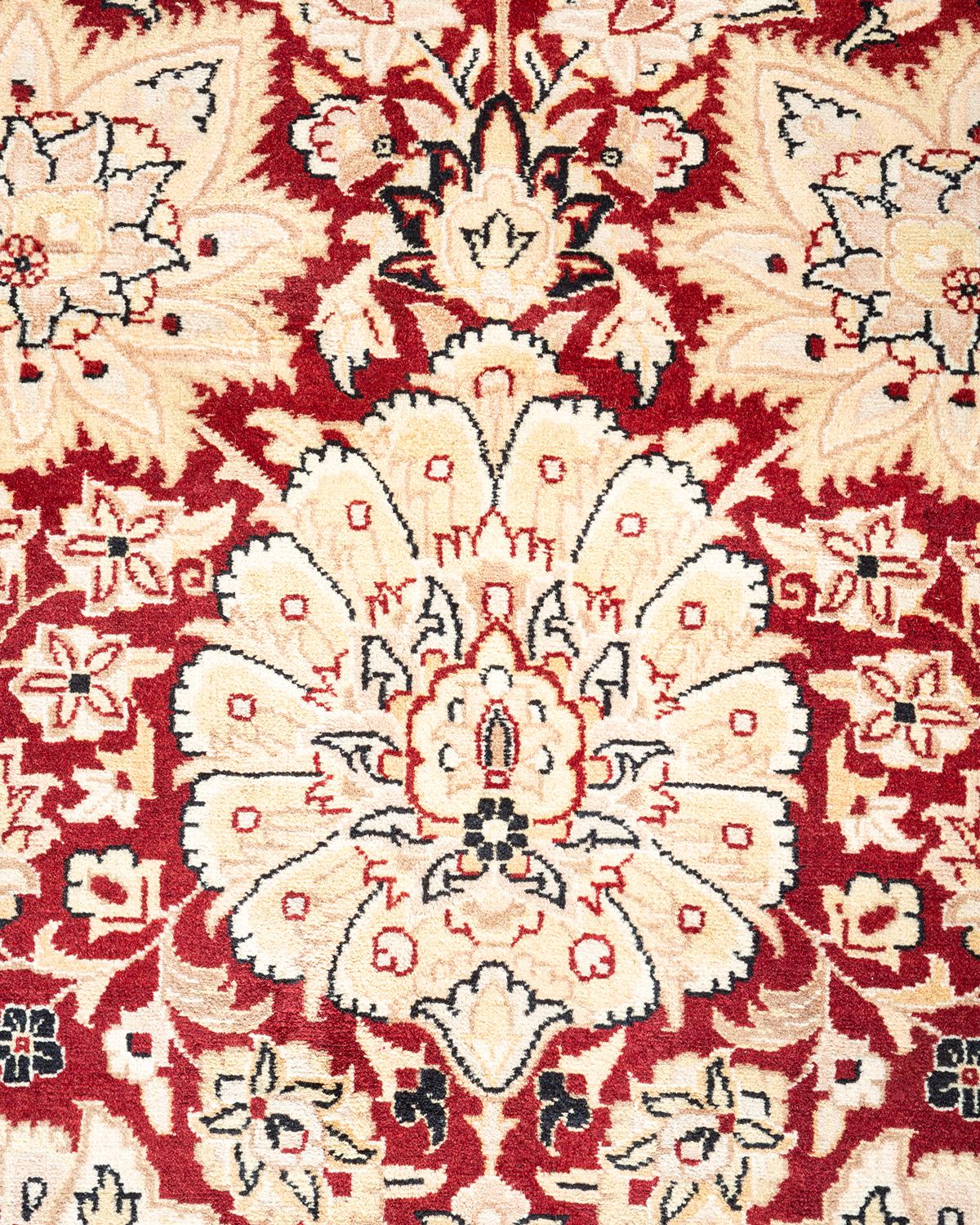 Pakistanais Tapis rouge moghol oriental noué à la main, unique en son genre en vente