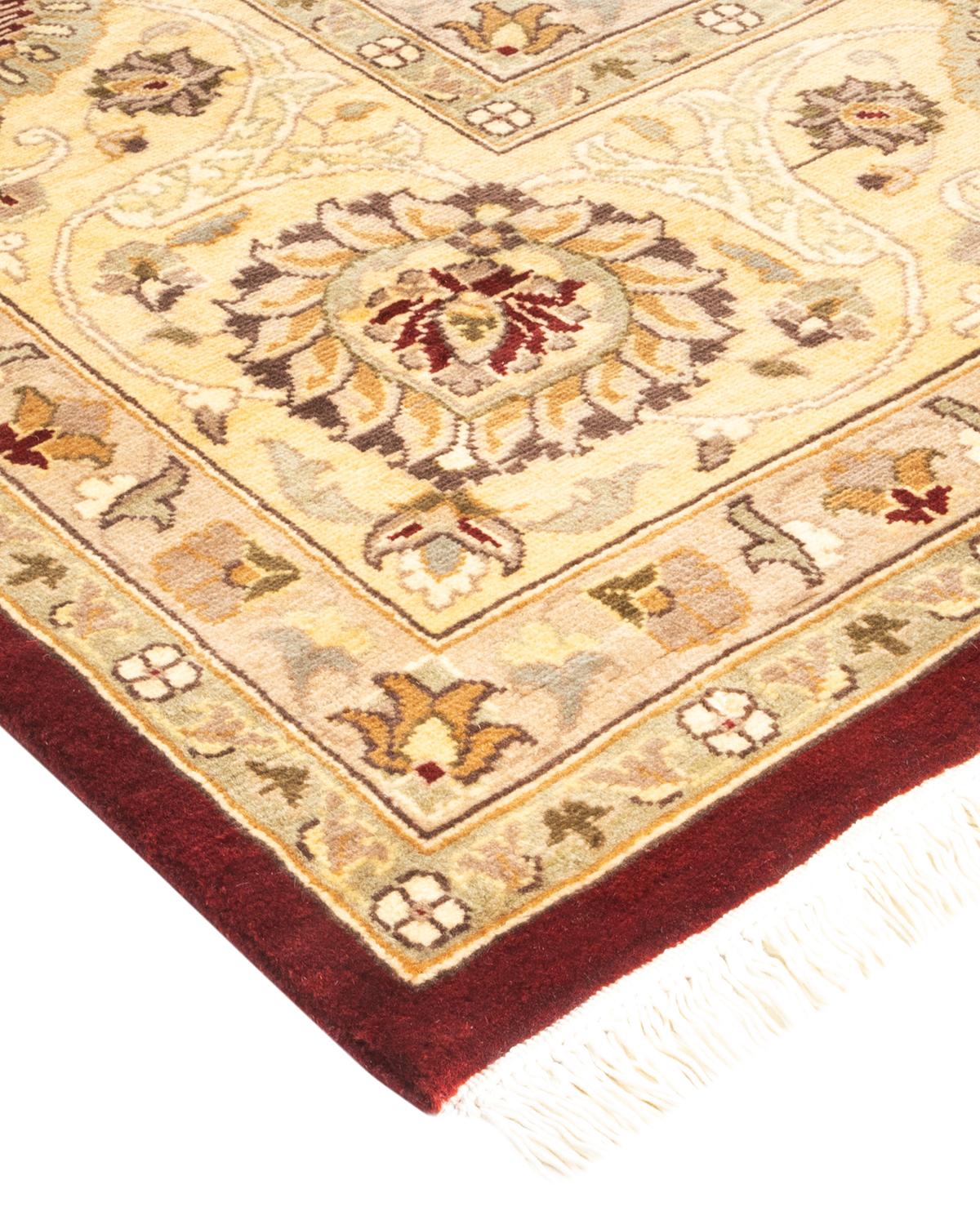 Avec leurs palettes discrètes et leurs motifs à l'envers, les tapis de la collection Mogul apporteront une sophistication intemporelle à n'importe quelle pièce. Influencés par un éventail de motifs turcs, indiens et persans, les artisans qui tissent