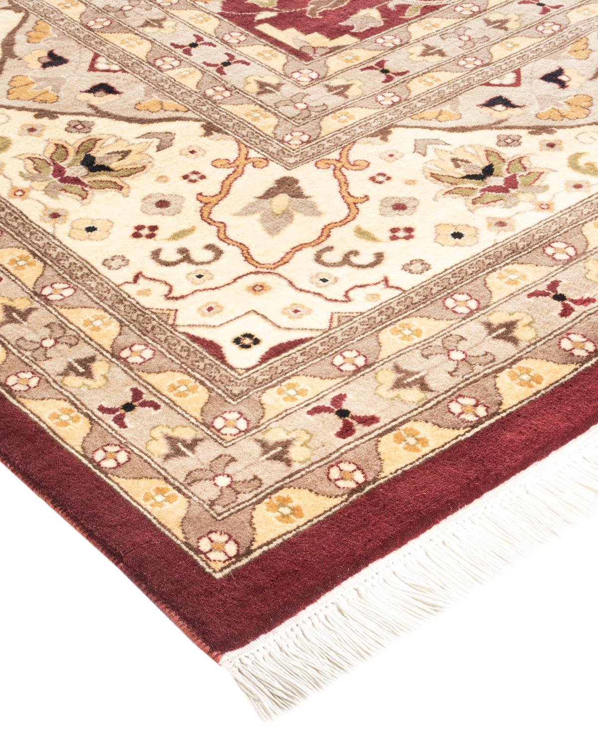 Avec leurs palettes discrètes et leurs motifs à l'envers, les tapis de la collection Mogul apporteront une sophistication intemporelle à n'importe quelle pièce. Influencés par un éventail de motifs turcs, indiens et persans, les artisans qui tissent