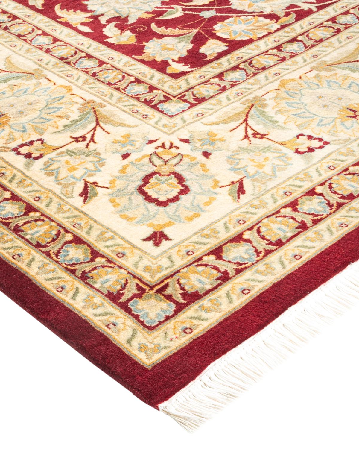 Die Teppiche der Mogul-Kollektion bringen mit ihren zurückhaltenden Farben und Allover-Mustern zeitlose Eleganz in jeden Raum. Beeinflusst von einem Spektrum türkischer, indischer und persischer Designs, lassen die Kunsthandwerker, die diese