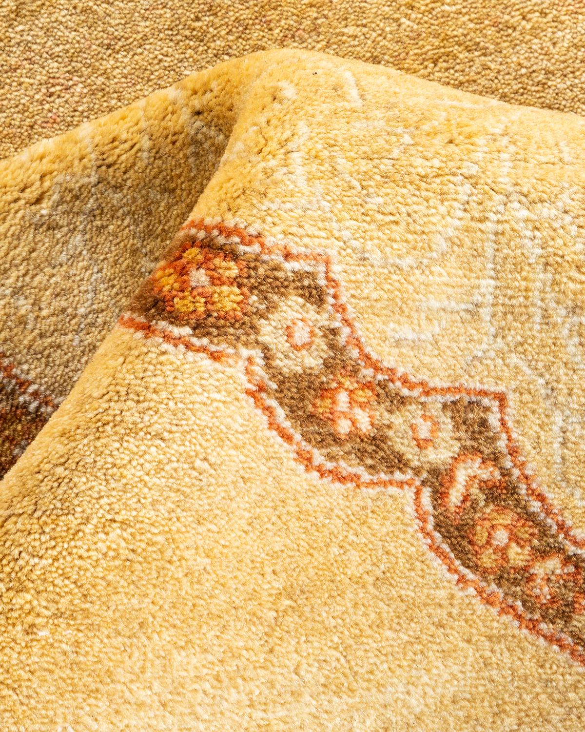 Handgeknüpfter orientalischer Mogul-Teppich in Gelb, Unikat im Angebot 1