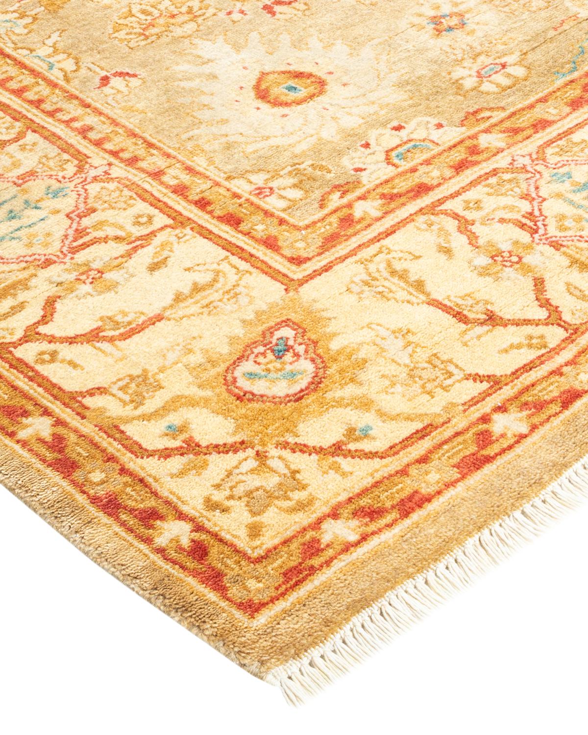 Avec leurs palettes discrètes et leurs motifs allover, les tapis de la collection Mogul apporteront une sophistication intemporelle à n'importe quelle pièce. Influencés par un éventail de motifs turcs, indiens et persans, les artisans qui tissent à