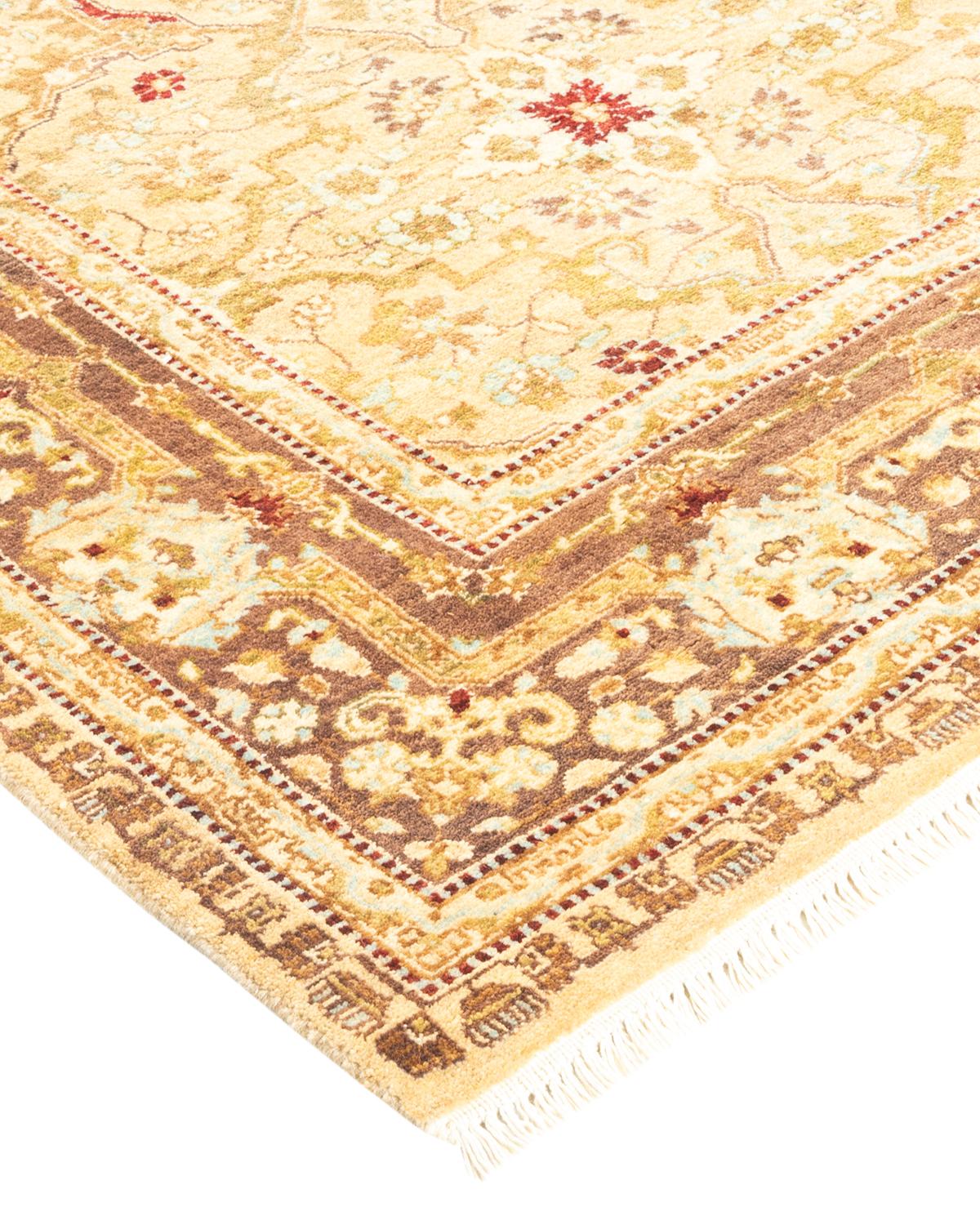 Avec leurs palettes discrètes et leurs motifs allover, les tapis de la collection Mogul apporteront une sophistication intemporelle à n'importe quelle pièce. Influencés par un éventail de motifs turcs, indiens et persans, les artisans qui tissent à