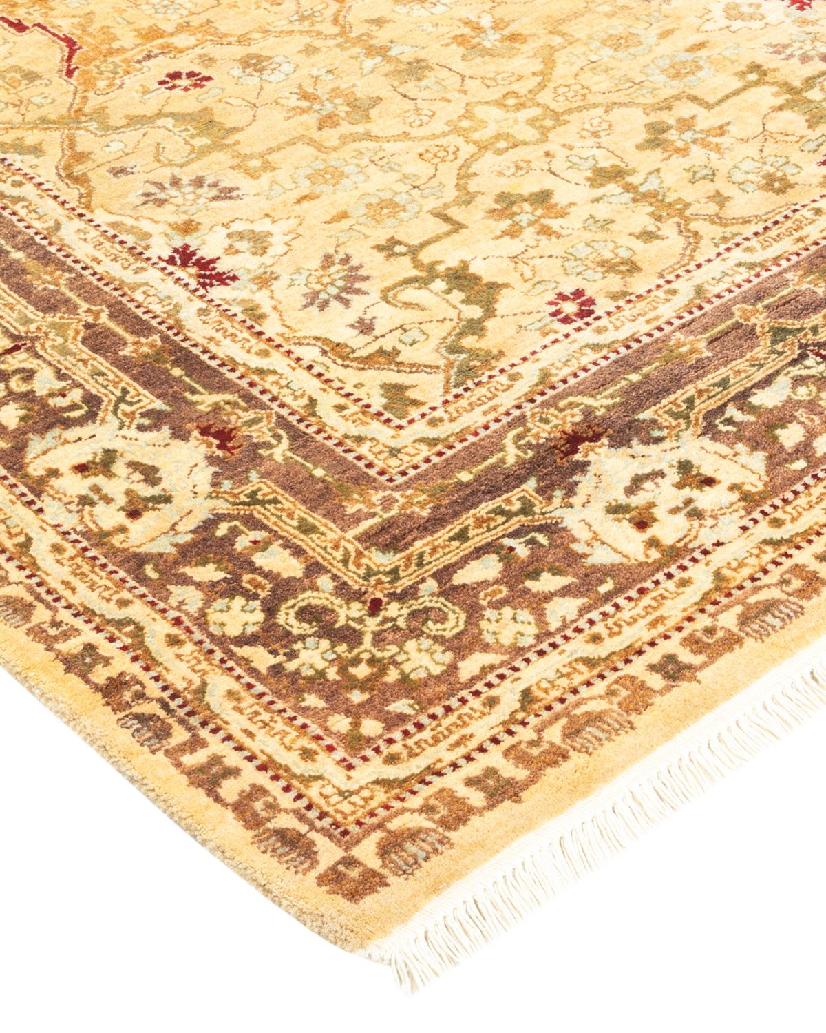 Avec leurs palettes discrètes et leurs motifs à l'envers, les tapis de la collection Mogul apporteront une sophistication intemporelle à n'importe quelle pièce. Influencés par un éventail de motifs turcs, indiens et persans, les artisans qui tissent