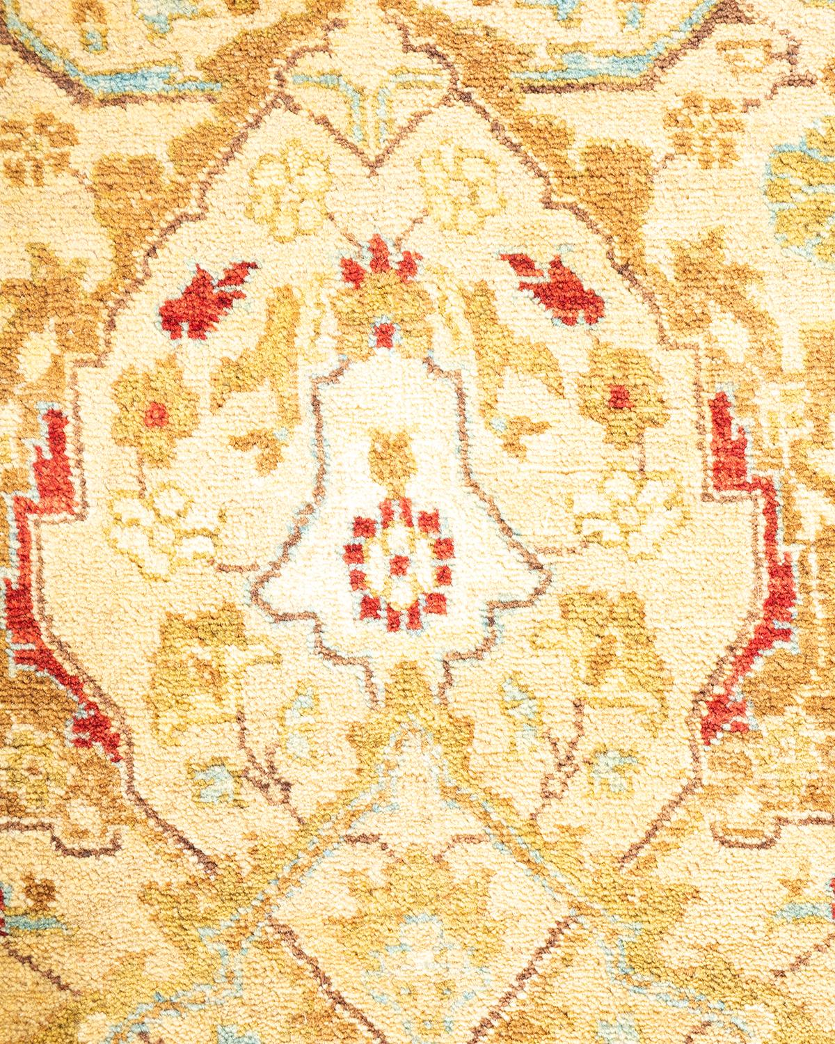 Pakistanais Tapis Oriental Mogul jaune noué à la main, unique en son genre en vente