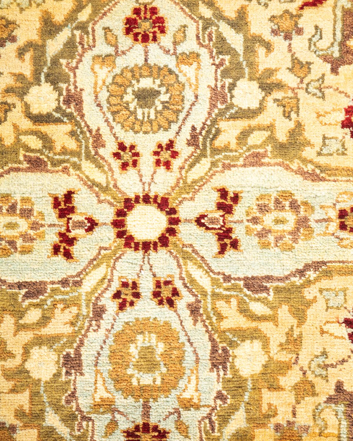 Pakistanais Tapis Oriental Mogul jaune noué à la main, unique en son genre en vente