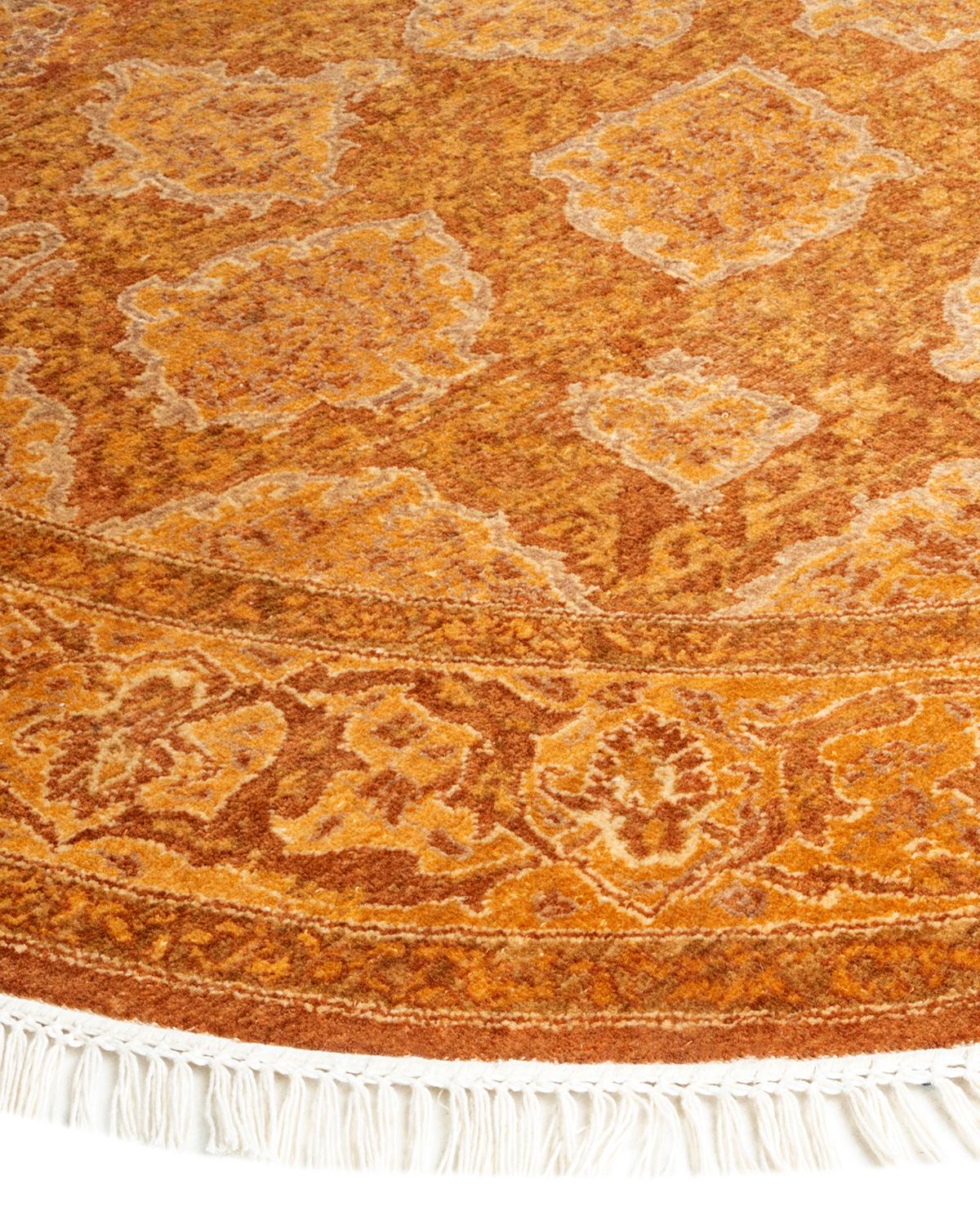 Avec leurs palettes discrètes et leurs motifs allover, les tapis de la collection Mogul apporteront une sophistication intemporelle à n'importe quelle pièce. Influencés par un éventail de motifs turcs, indiens et persans, les artisans qui tissent à
