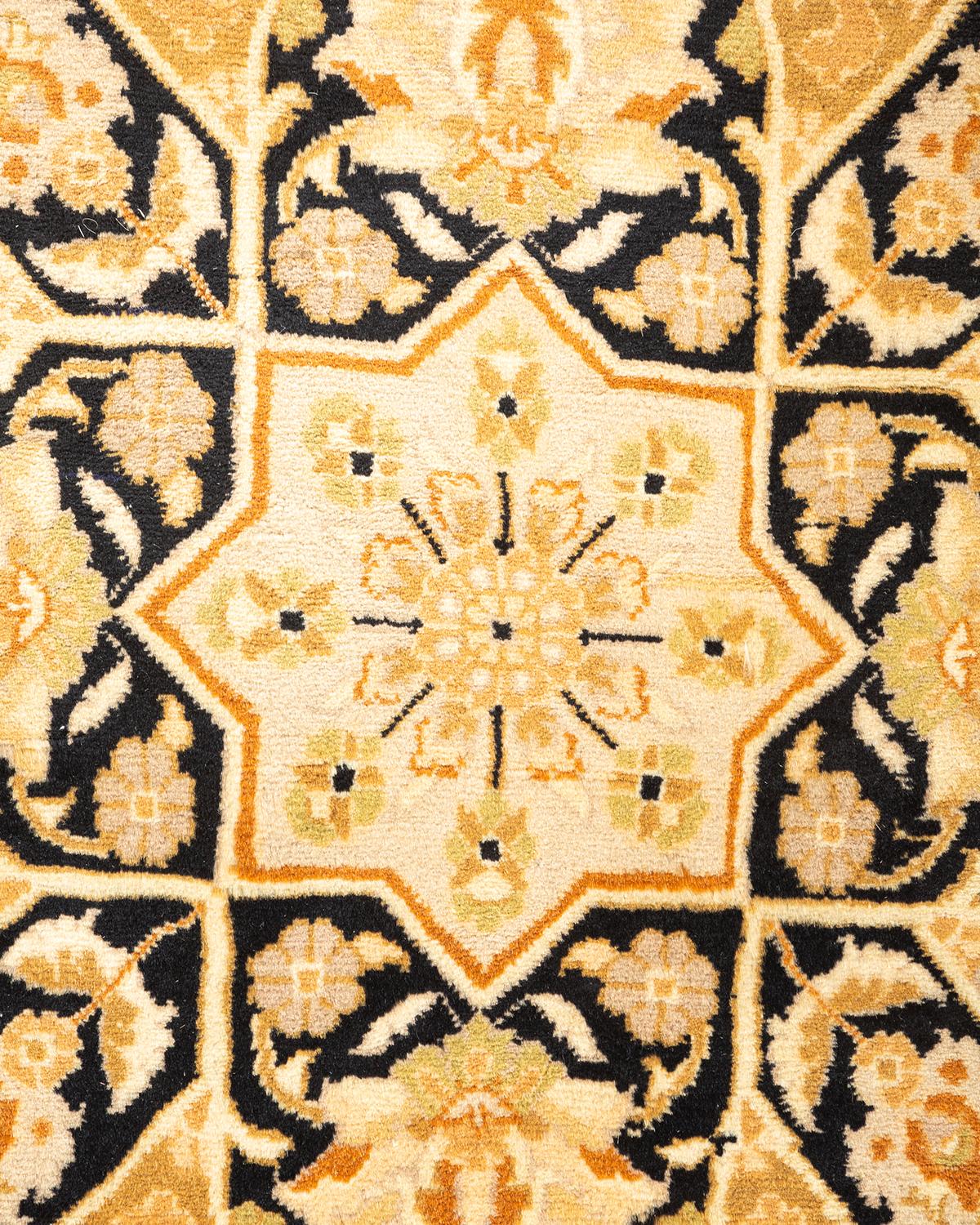 Handgeknüpfter orientalischer Mogul-Teppich in Gelb, Unikat (Pakistanisch) im Angebot