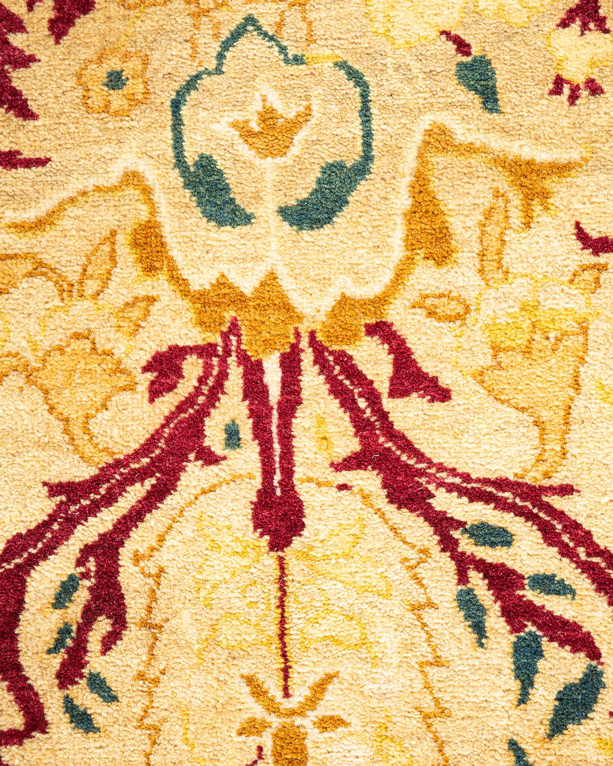 Pakistanais Tapis Oriental Mogul jaune noué à la main, unique en son genre en vente