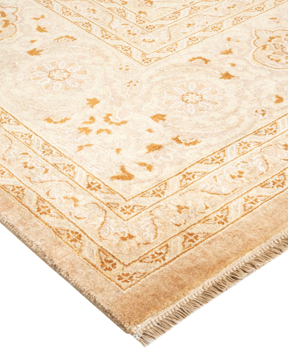 Avec leurs palettes discrètes et leurs motifs allover, les tapis de la collection Mogul apporteront une sophistication intemporelle à n'importe quelle pièce. Influencés par un éventail de motifs turcs, indiens et persans, les artisans qui tissent à