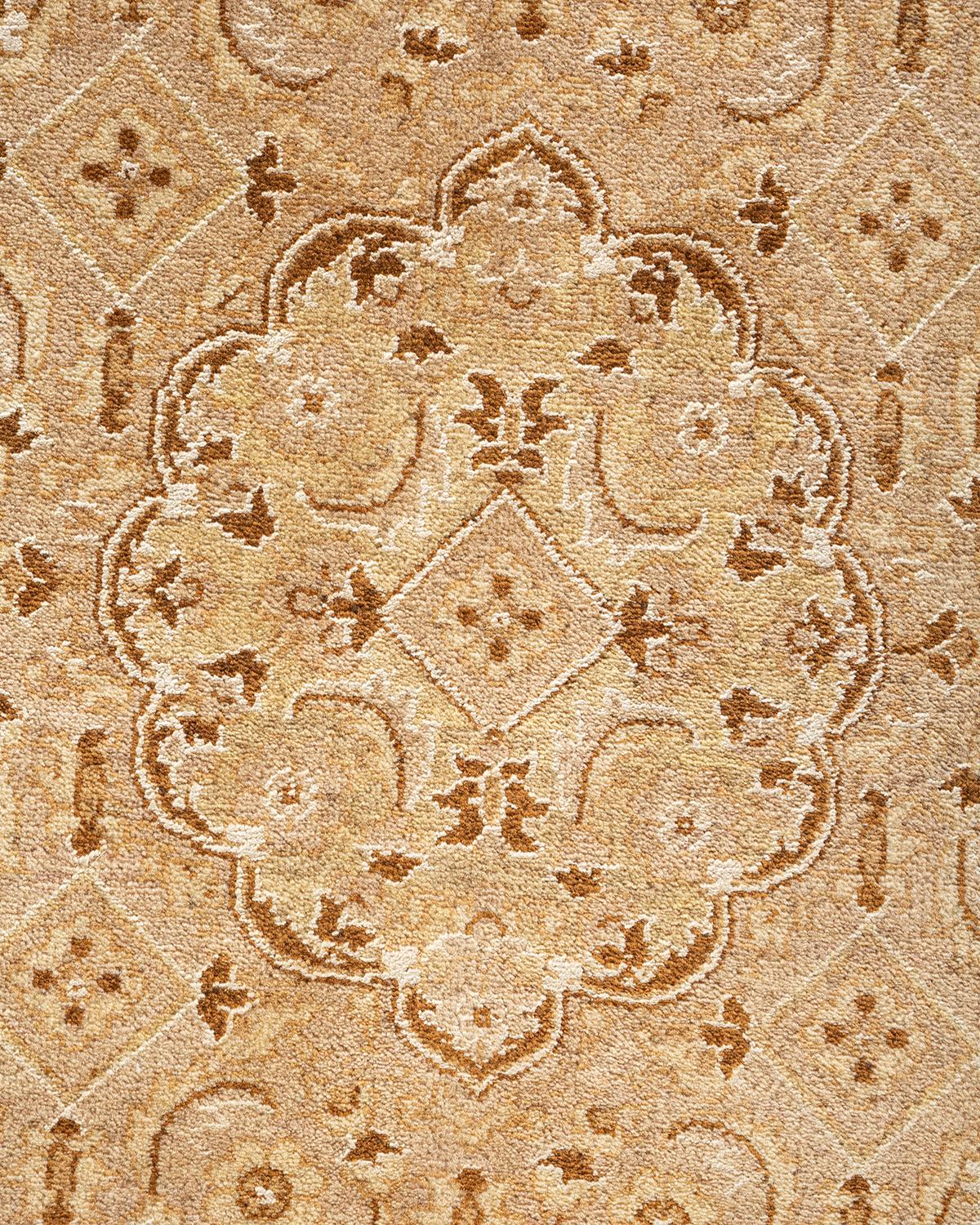 Pakistanais Tapis Oriental Mogul jaune noué à la main, unique en son genre en vente