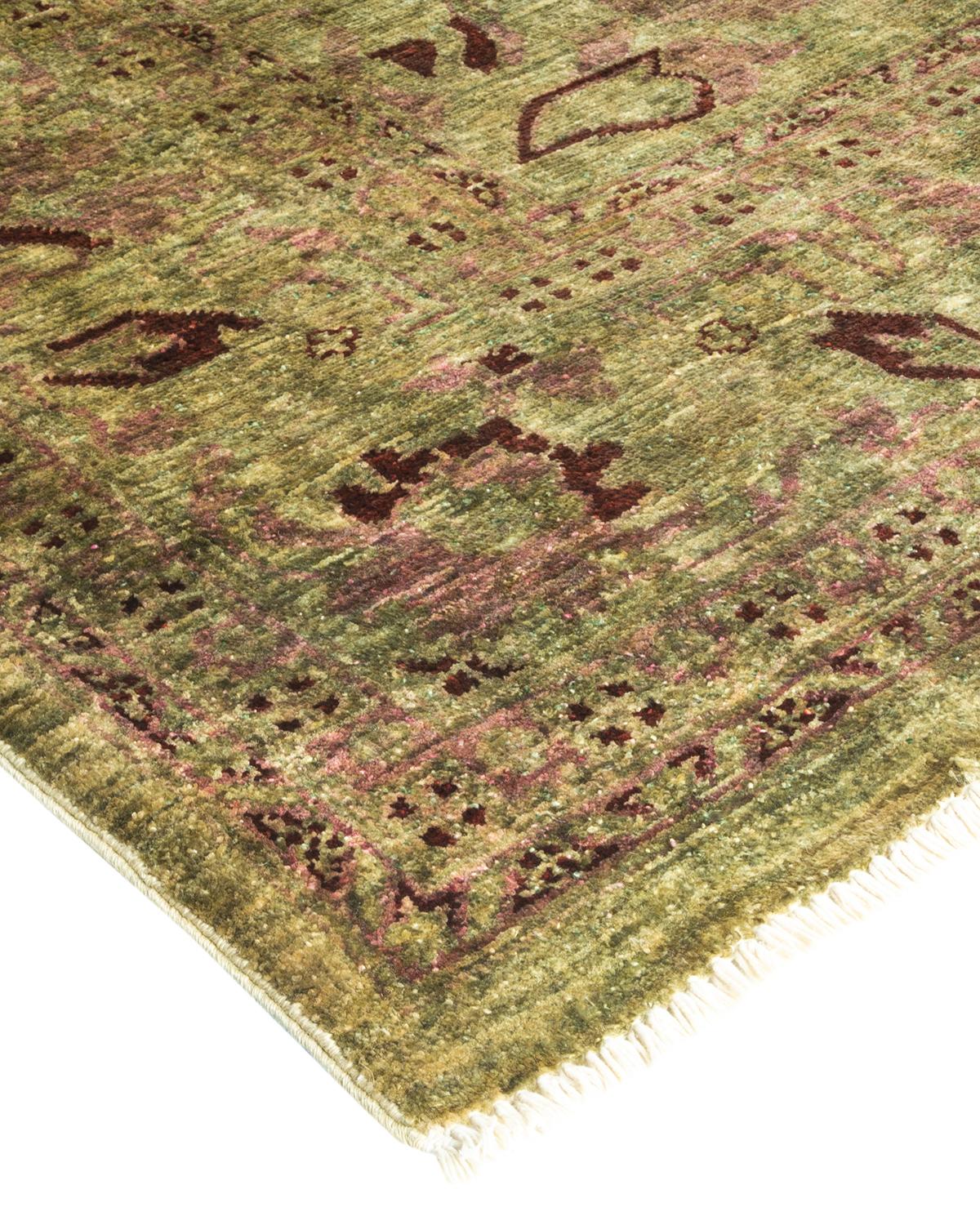 Die Teppiche der Mogul-Kollektion bringen mit ihren zurückhaltenden Farben und Allover-Mustern zeitlose Eleganz in jeden Raum. Beeinflusst von einem Spektrum türkischer, indischer und persischer Designs, lassen die Kunsthandwerker, die diese