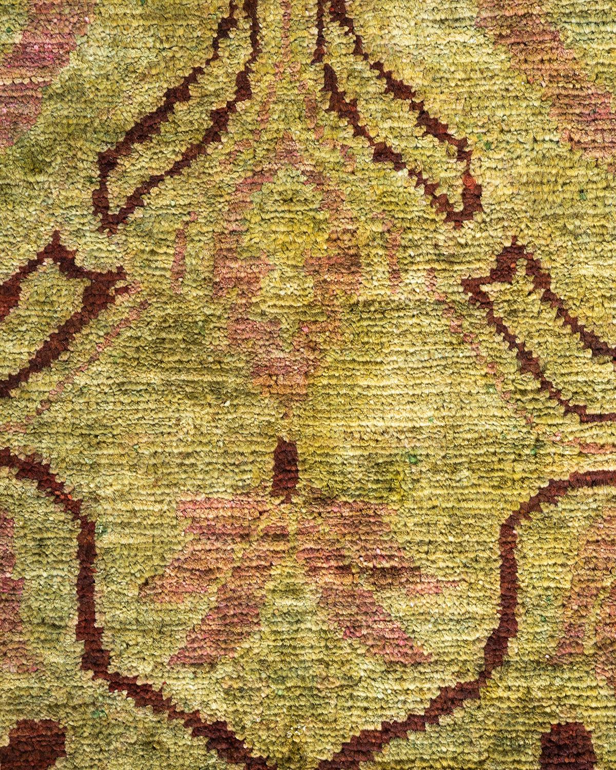 Handgeknüpfter, überzogener, eklektischer grauer Teppich, Unikat (Pakistanisch) im Angebot