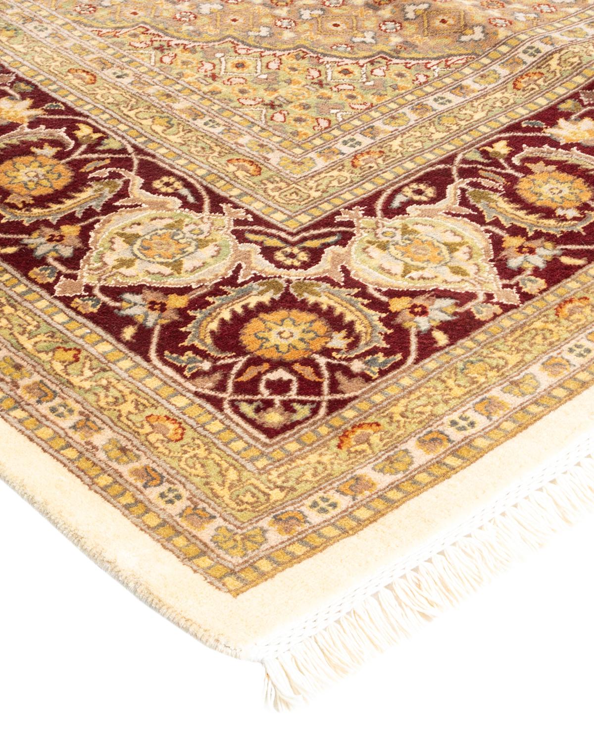 Die Teppiche der Mogul-Kollektion bringen mit ihren zurückhaltenden Farben und Allover-Mustern zeitlose Eleganz in jeden Raum. Beeinflusst von einem Spektrum türkischer, indischer und persischer Designs, lassen die Kunsthandwerker, die diese