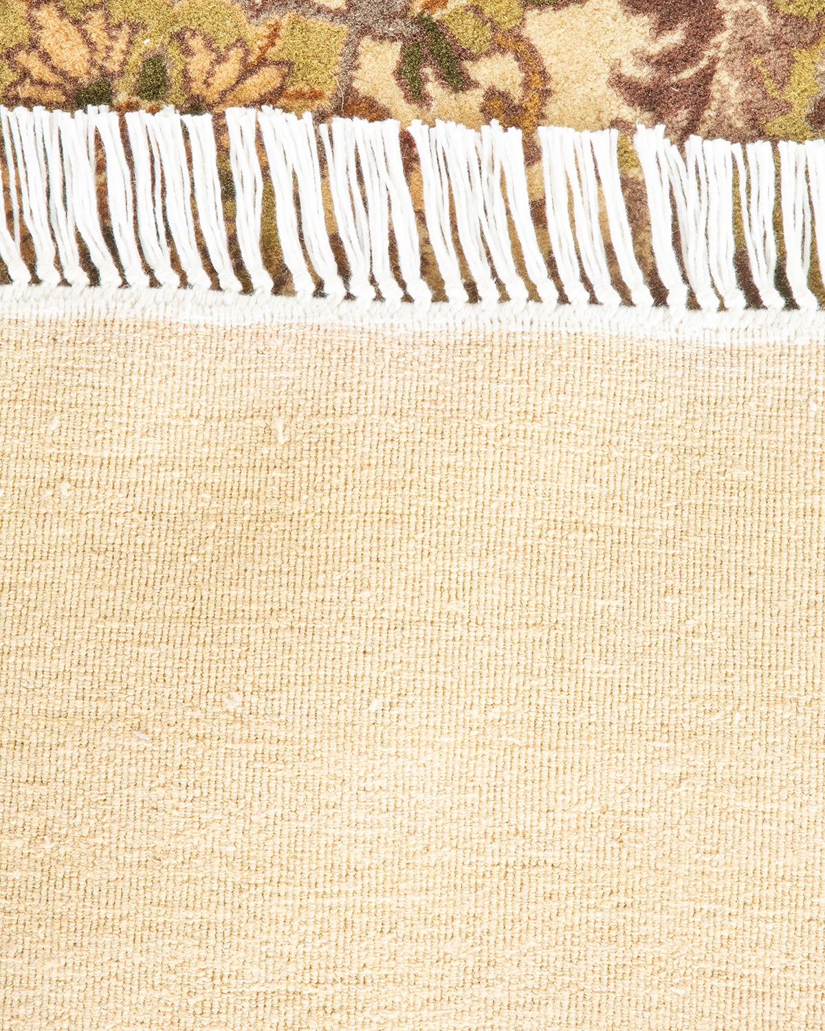 Avec leurs palettes discrètes et leurs motifs à l'envers, les tapis de la collection Mogul apporteront une sophistication intemporelle à n'importe quelle pièce. Influencés par un éventail de motifs turcs, indiens et persans, les artisans qui tissent