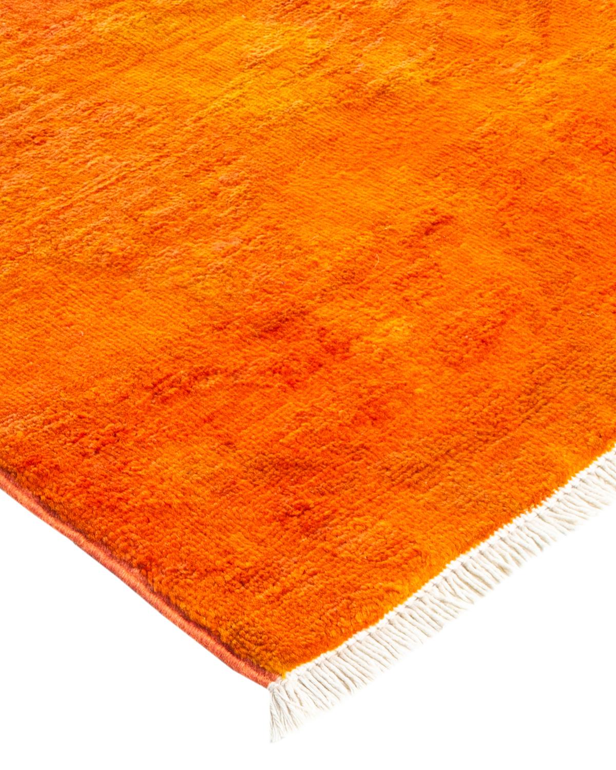 I tappeti Vibrance rappresentano il classico con un tocco di classe: motivi tradizionali sovratinti con colori brillanti. Ogni tappeto annodato a mano viene lavato con una tintura botanica 100% naturale che rivela le sfumature nascoste degli am