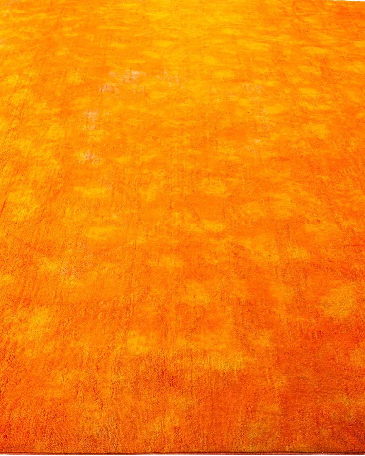 Tappeto per l'area arancione Vibrance, unico nel suo genere, annodato a mano e sovratinto In condizioni Nuovo in vendita a Norwalk, CT