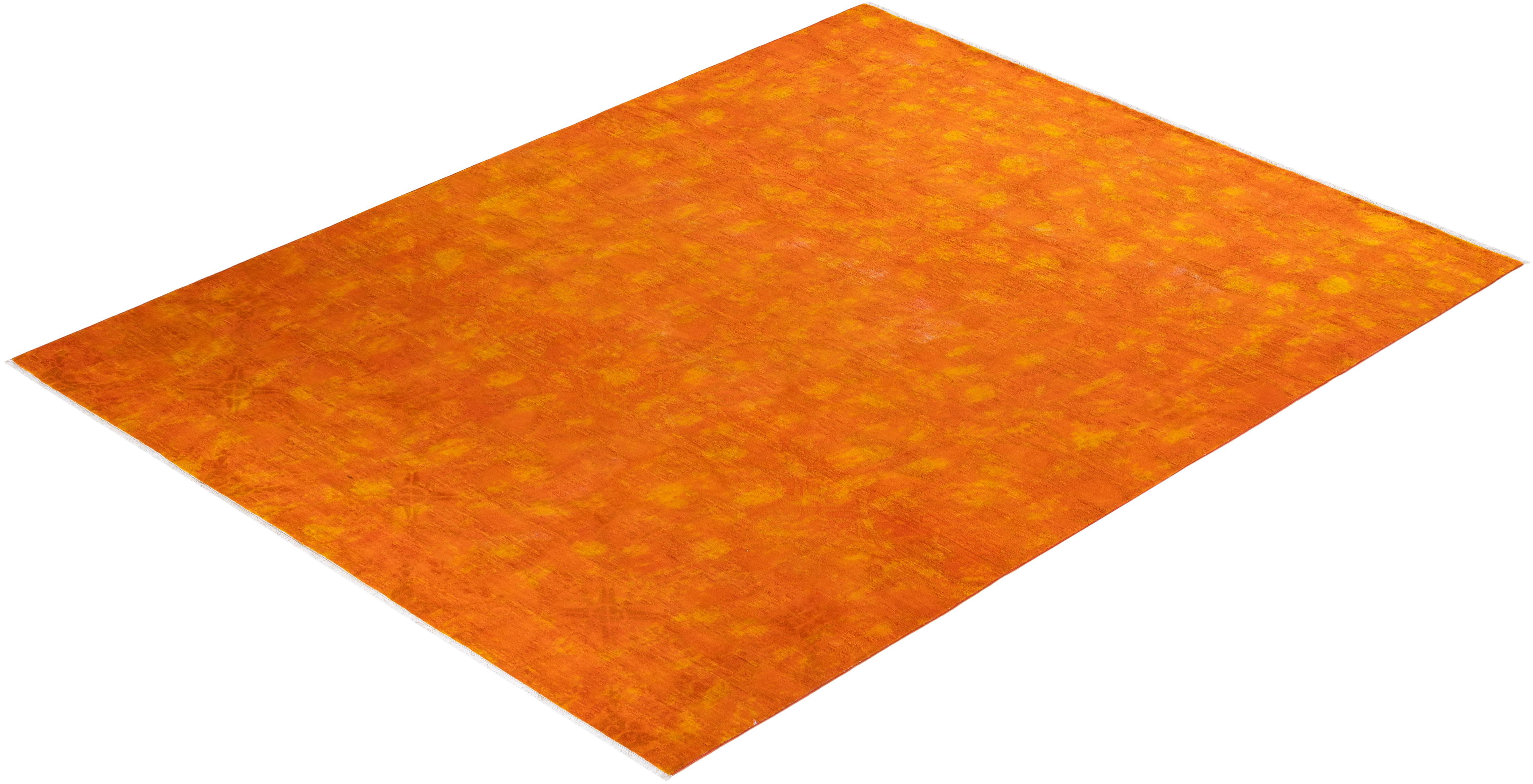 Tappeto per l'area arancione Vibrance, unico nel suo genere, annodato a mano e sovratinto in vendita 2