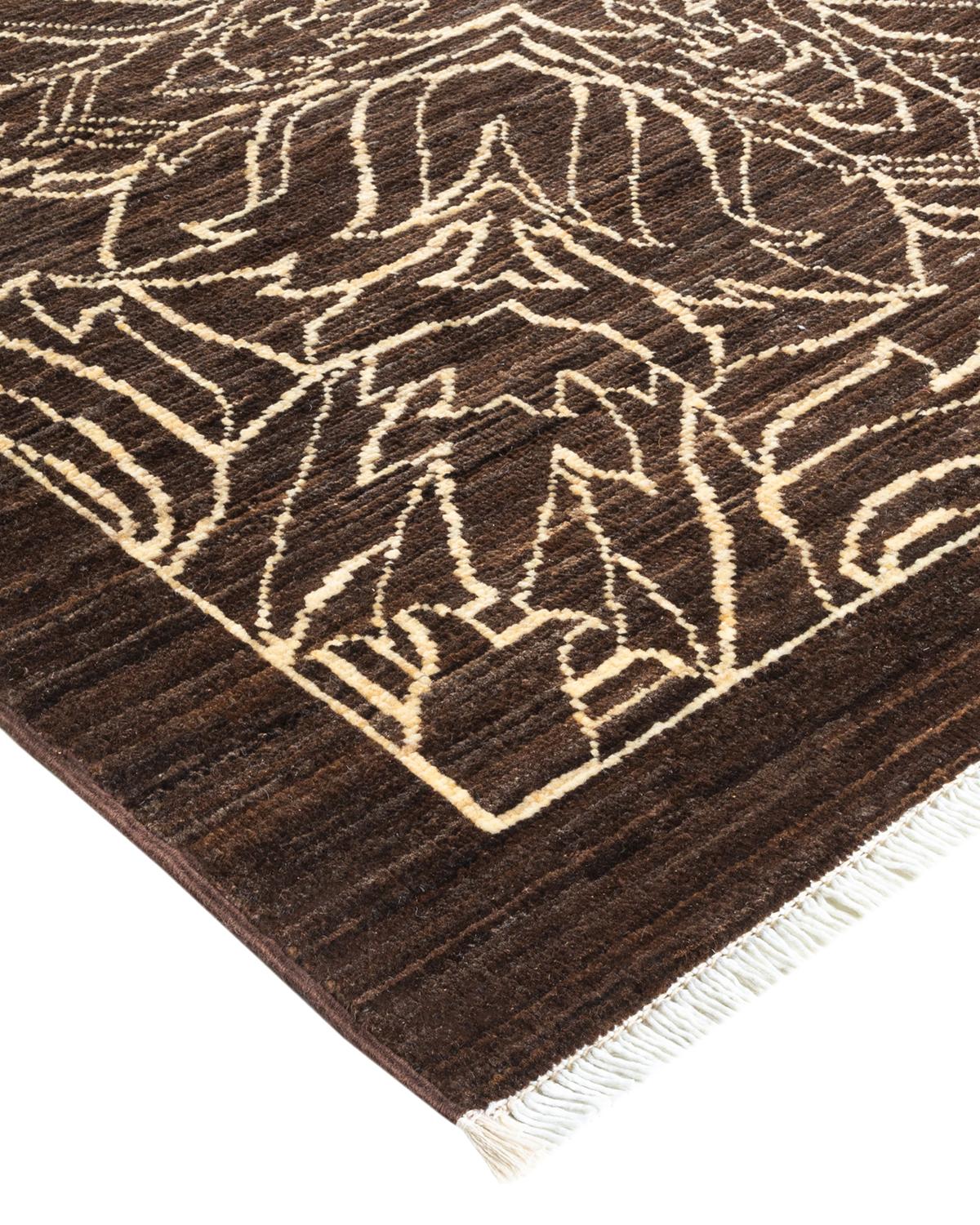 Avec un amalgame de tailles et d'influences esthétiques allant de l'art déco à Rorschach et au modernisme, les tapis de la collection Eclectic défient toute définition, demandant plutôt à devenir des points focaux intrigants d'une pièce. Ce sont à