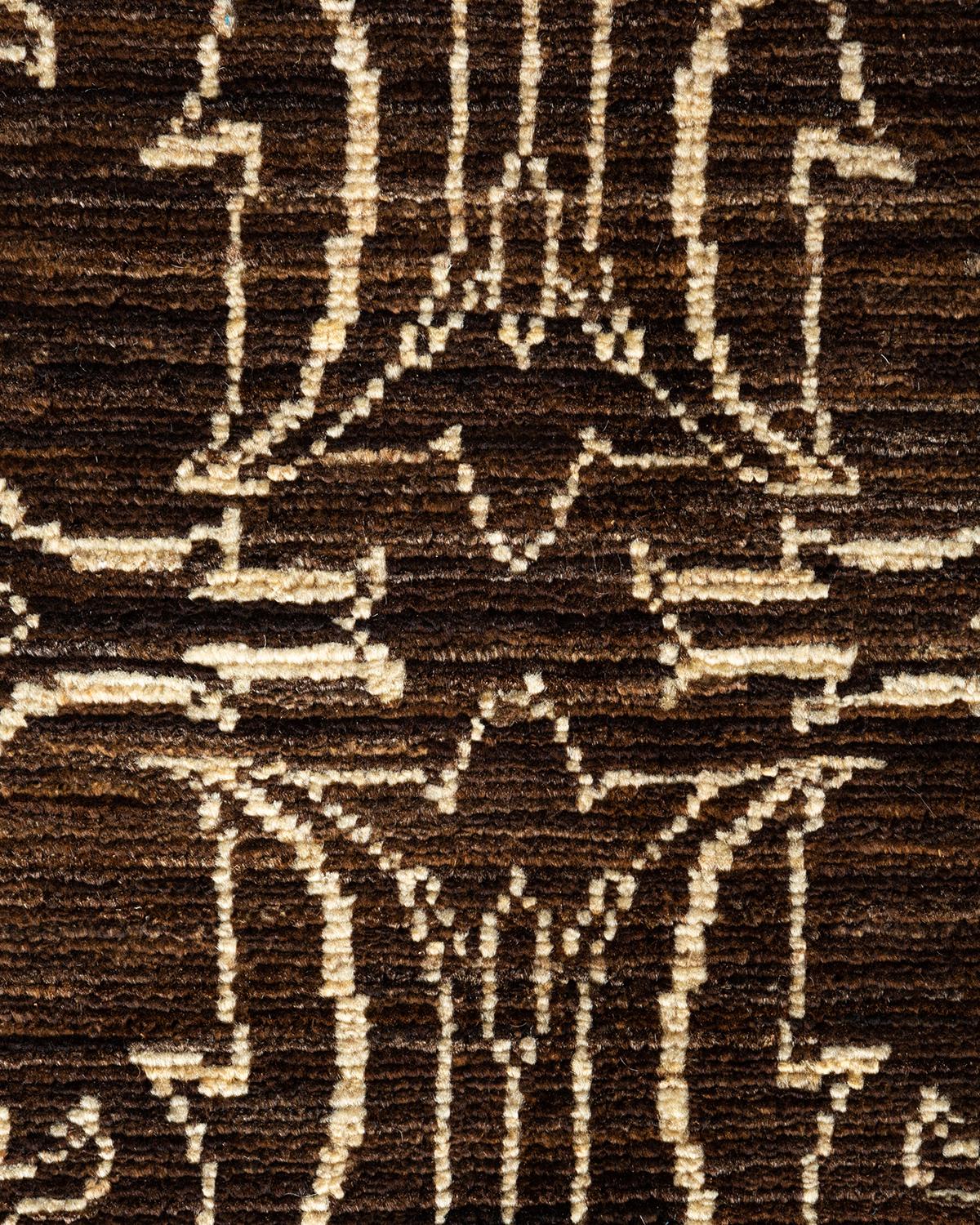 Pakistanais Tapis marron éclectique rayé noué à la main, unique en son genre en vente