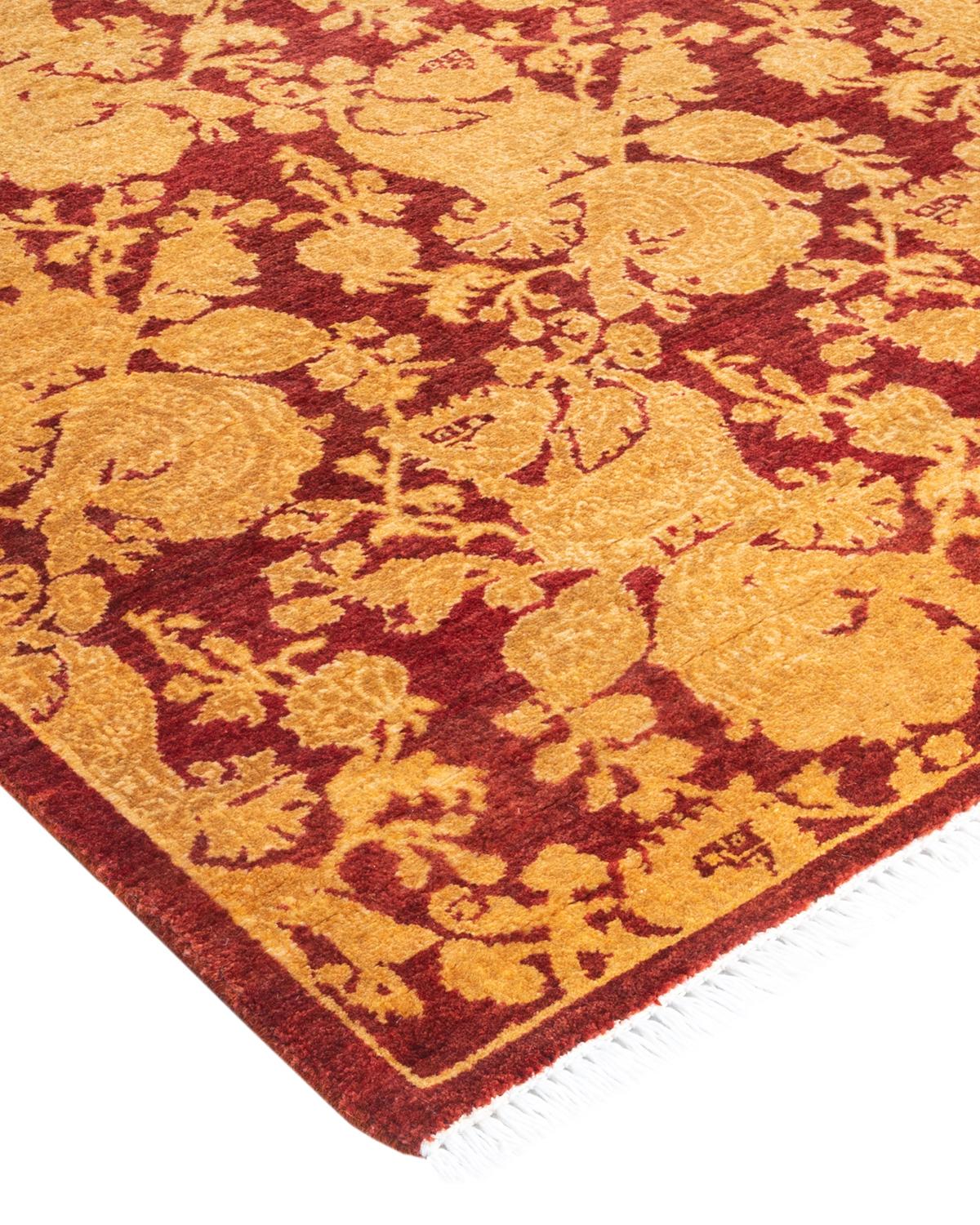Avec leurs palettes discrètes et leurs motifs allover, les tapis de la collection Mogul apporteront une sophistication intemporelle à n'importe quelle pièce. Influencés par un éventail de motifs turcs, indiens et persans, les artisans qui tissent à