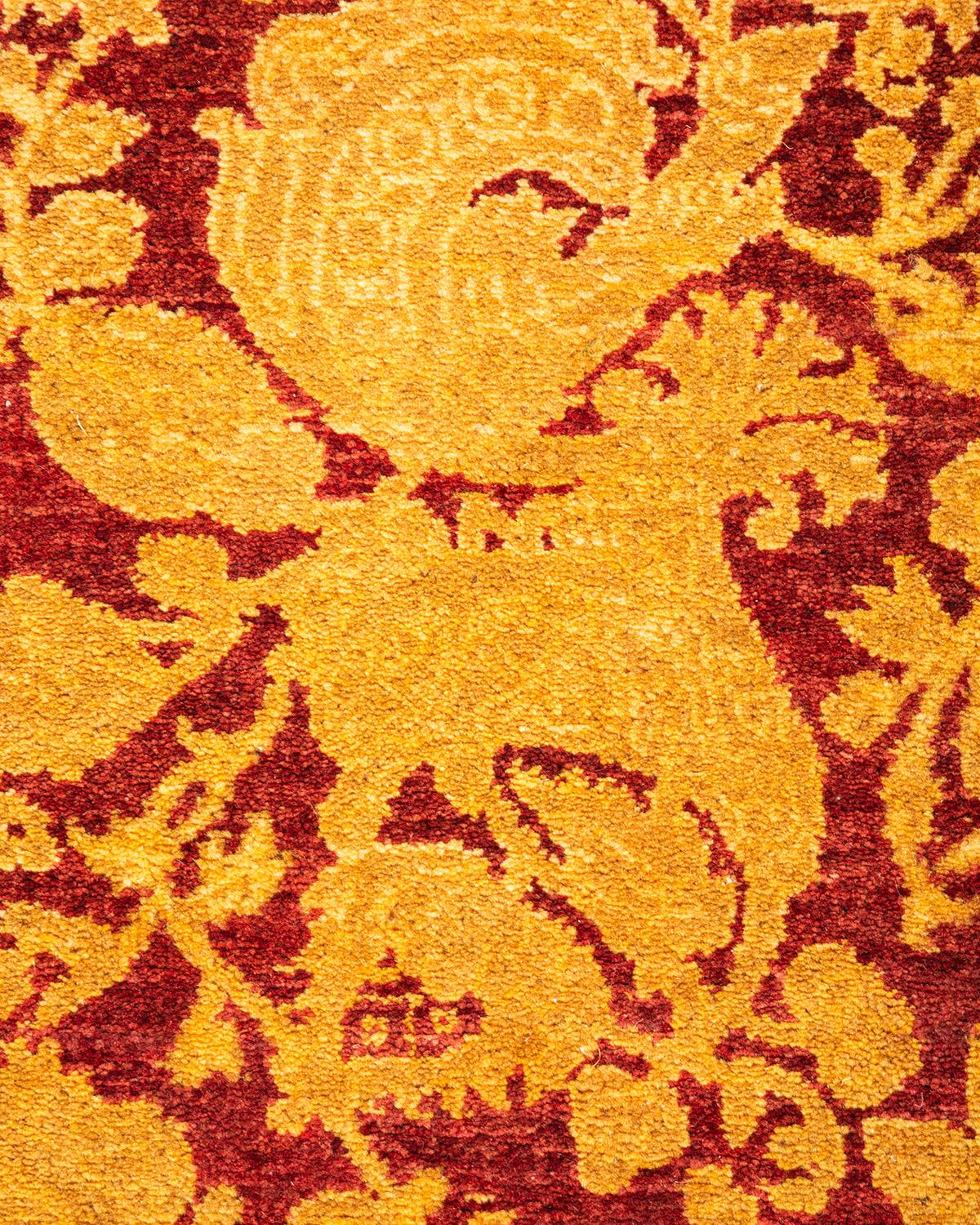 Pakistanais Tapis Mogul rouge traditionnel abstrait noué à la main, unique en son genre en vente