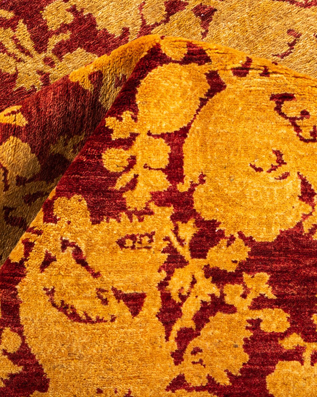 Tapis unique en son genre, noué à la main, traditionnellement abstrait et rouge moghol en vente 1