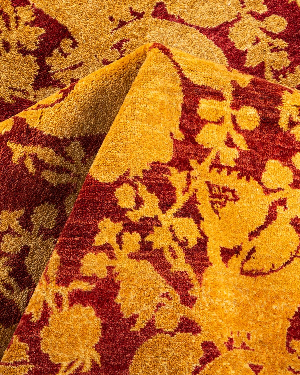 Tapis unique en son genre, noué à la main, traditionnellement abstrait et rouge moghol en vente 1