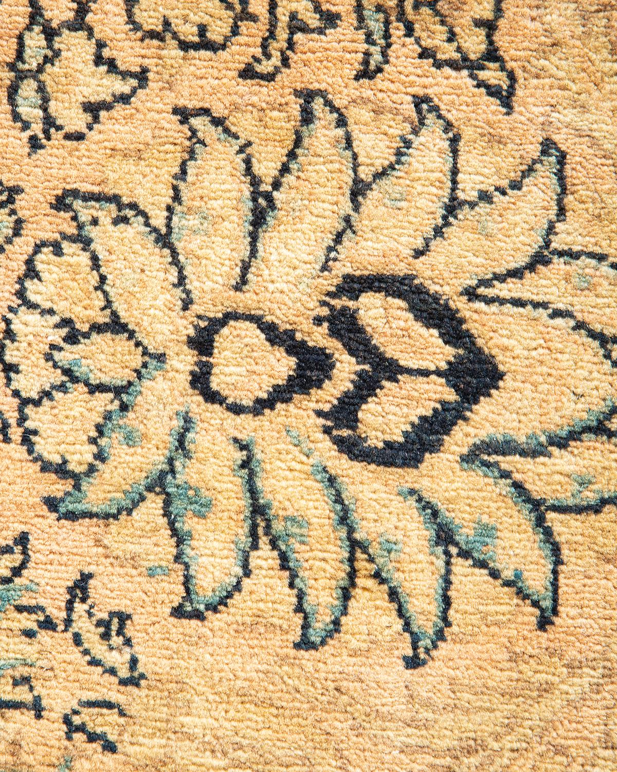 Alfombra Mogul Beige Floral Tradicional Anudada a Mano Única en su Género Pakistaní en venta