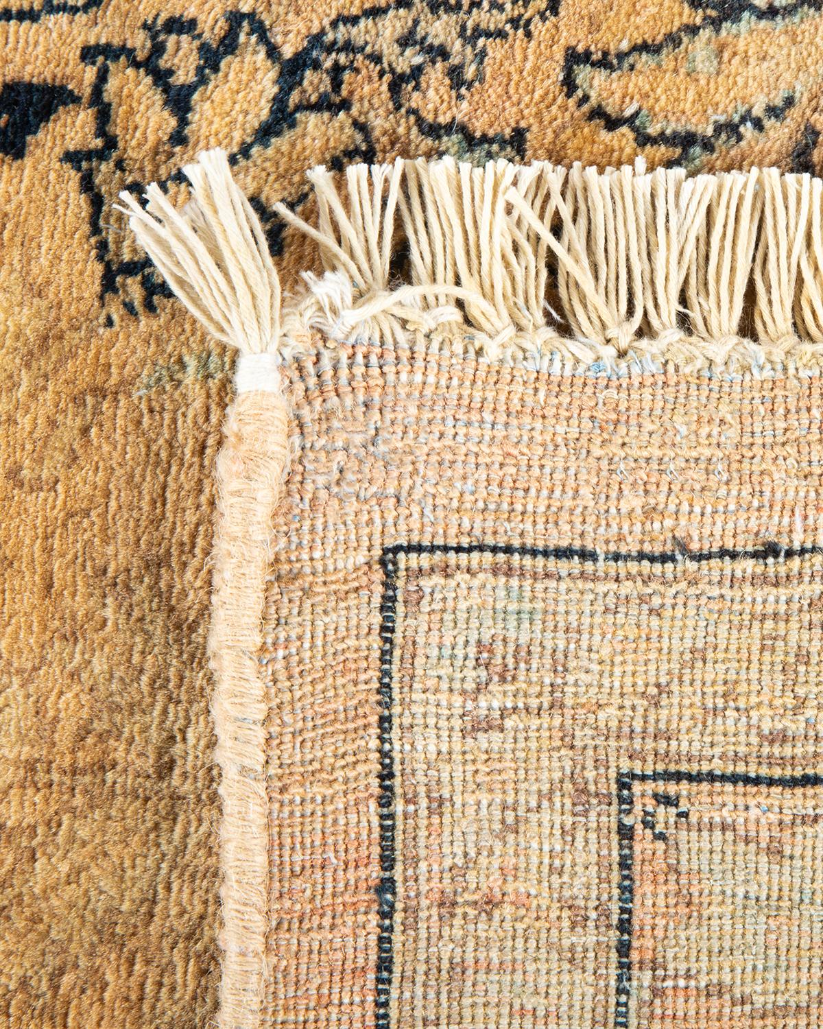 Alfombra Mogul Beige Floral Tradicional Anudada a Mano Única en su Género Siglo XXI y contemporáneo en venta