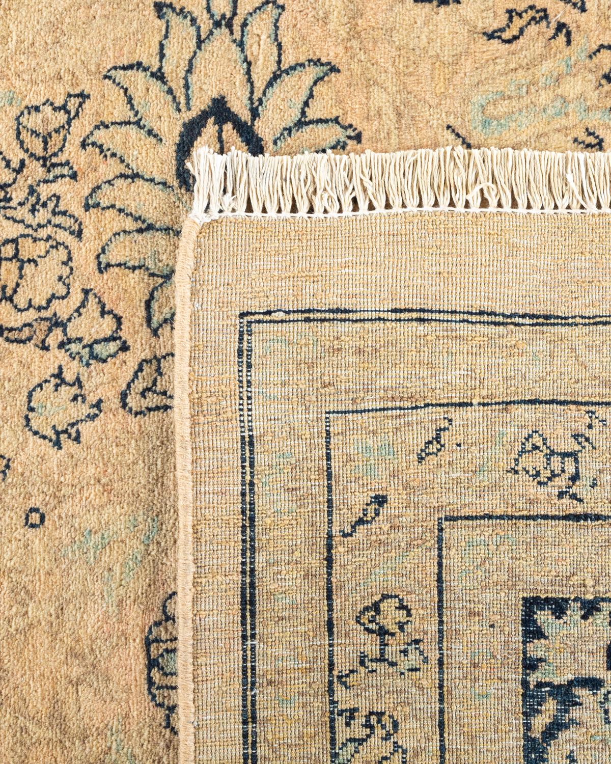 Alfombra Mogul Beige Floral Tradicional Anudada a Mano, Única en su Género Siglo XXI y contemporáneo en venta