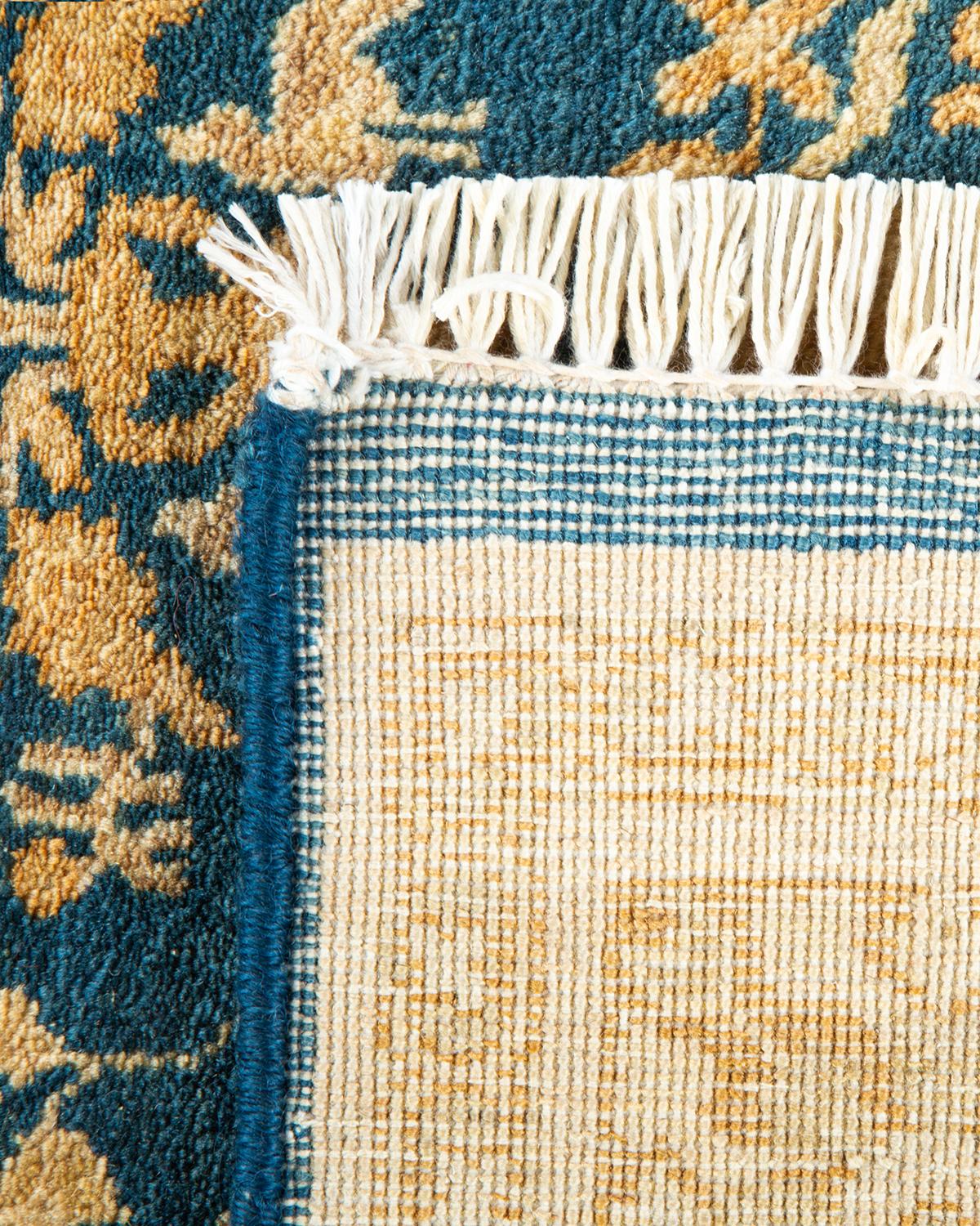 Alfombra Mogul Azul Floral Tradicional Anudada a Mano Única en su Género Siglo XXI y contemporáneo en venta