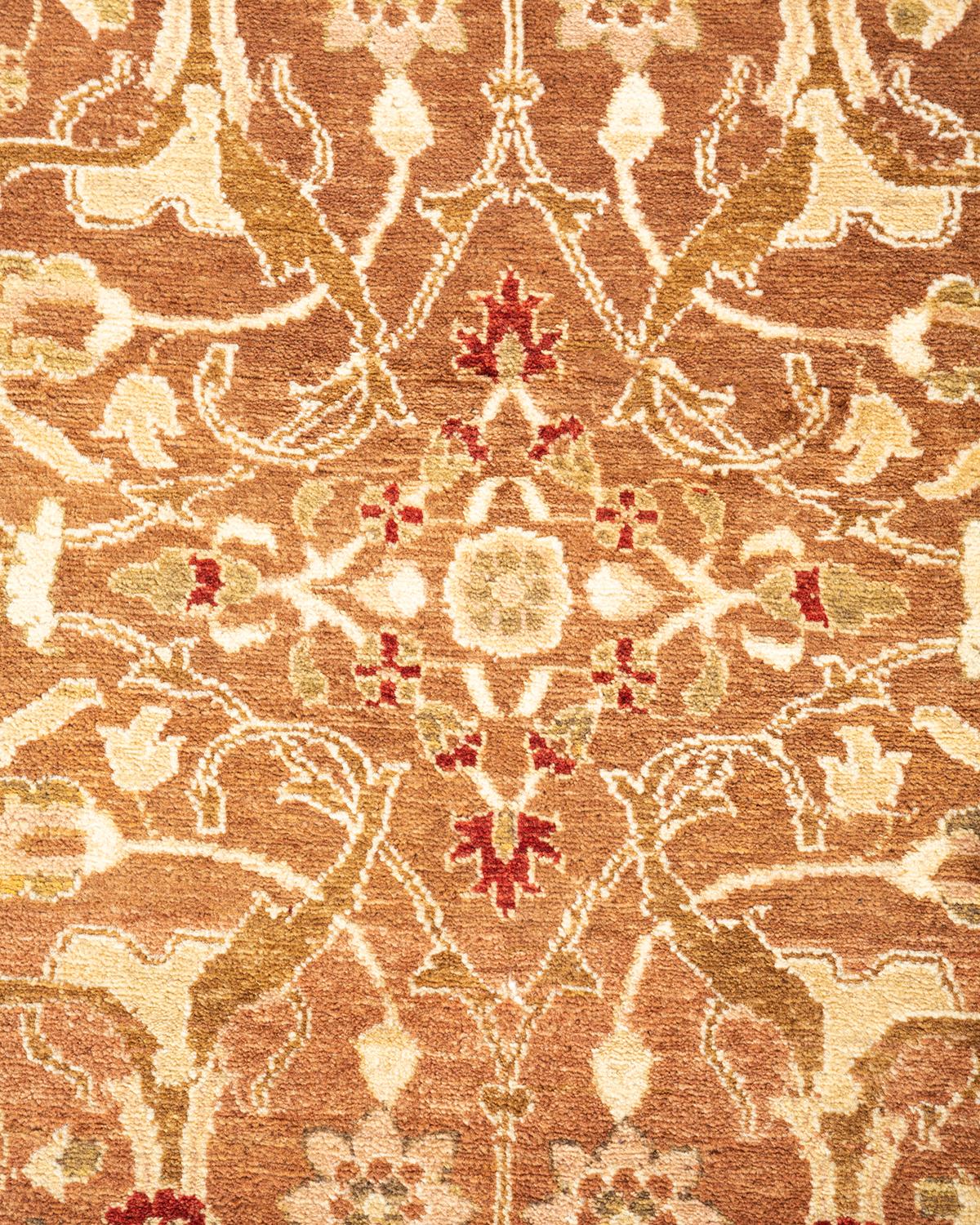Pakistanais Tapis traditionnel brun moghol à fleurs noué à la main, unique en son genre en vente