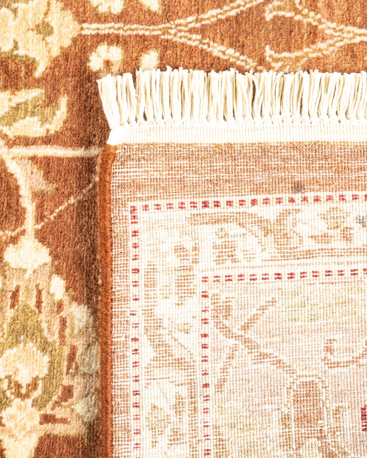 XXIe siècle et contemporain Tapis traditionnel brun moghol à fleurs noué à la main, unique en son genre en vente