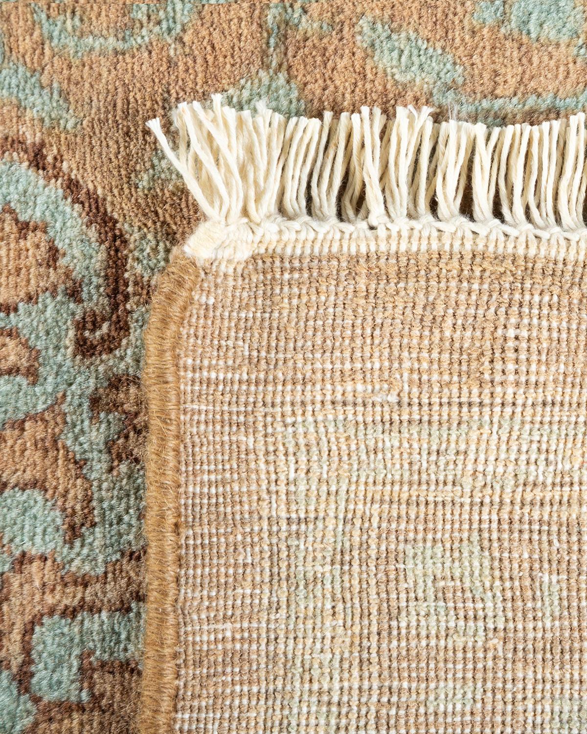 XXIe siècle et contemporain Tapis traditionnel brun moghol à fleurs noué à la main, unique en son genre en vente
