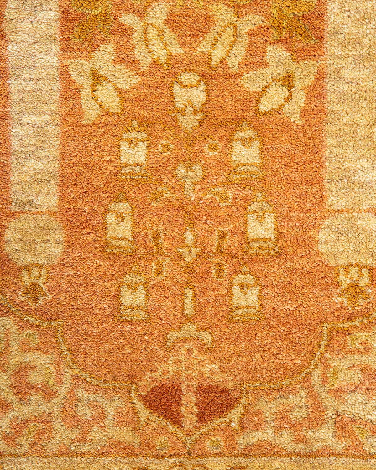 Einzigartiger handgeknüpfter traditioneller floraler Mogul-Teppich in Brown (Pakistanisch) im Angebot