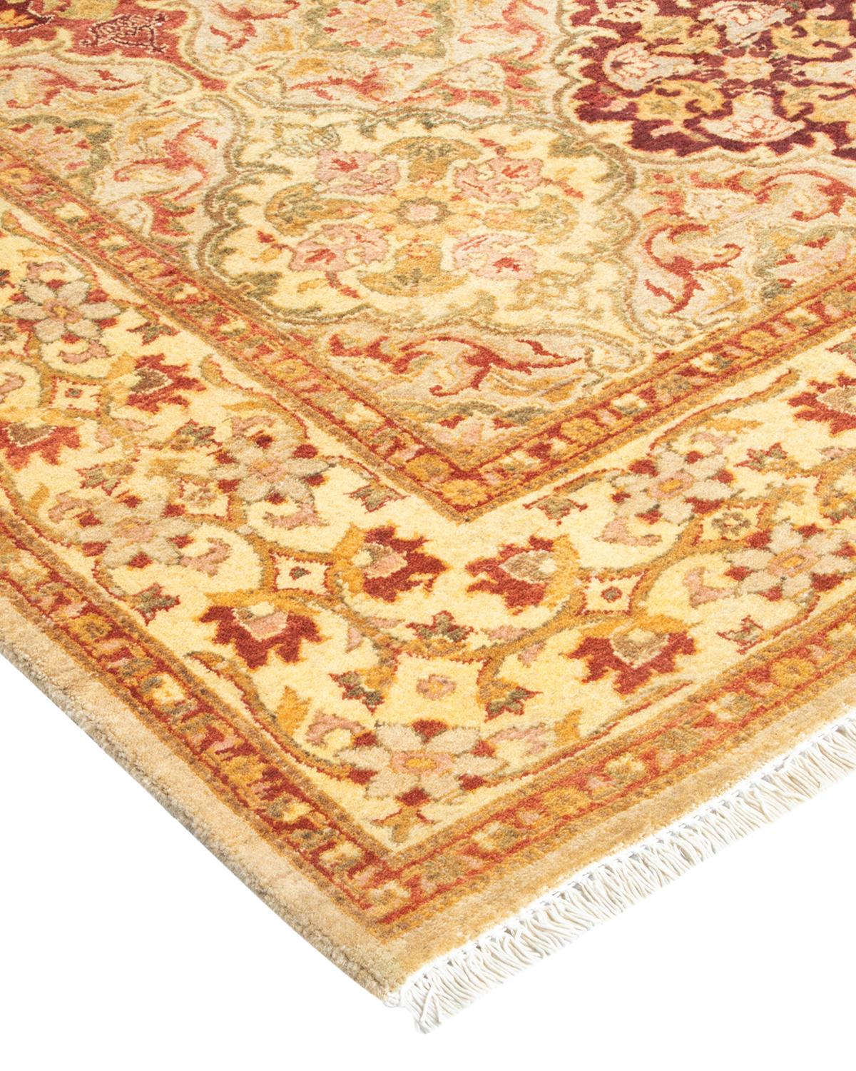 Las alfombras de la colección Mogul, con sus colores discretos y sus diseños en toda la superficie, aportarán una sofisticación atemporal a cualquier habitación. Influenciadas por un espectro de diseños turcos, indios y persas, los artesanos que
