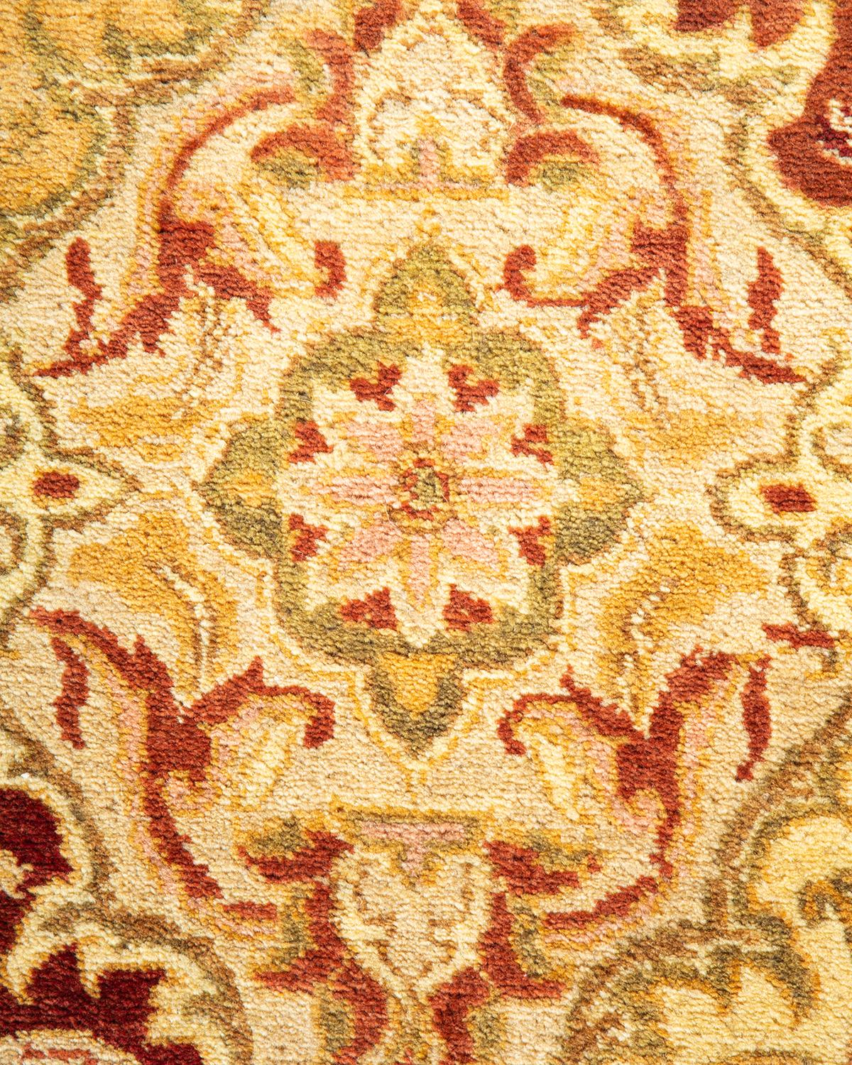 Alfombra Mogul Tradicional Floral Marfil Anudada a Mano Única en su Género Pakistaní