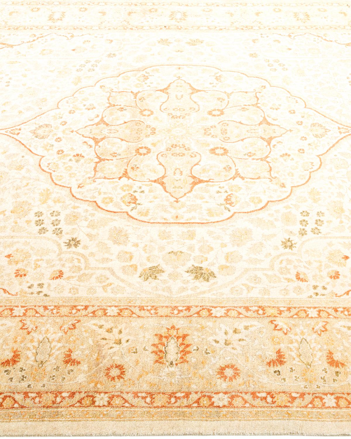 One-of-a-kind Hand Knotted Traditional Floral Mogul Ivory Area Rug In New Condition For Sale In Norwalk, CT