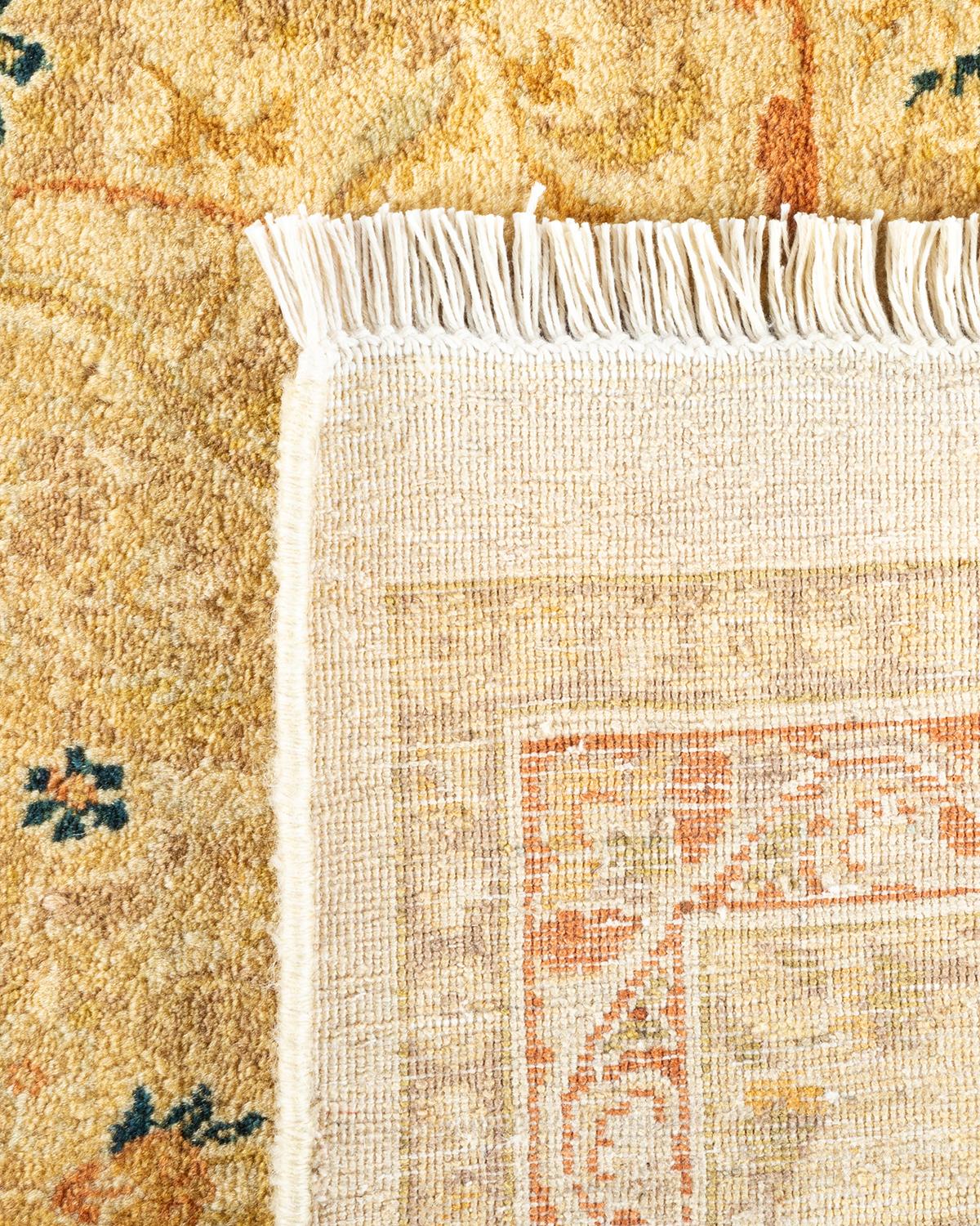 XXIe siècle et contemporain Tapis Mogul ivoire traditionnel noué à la main à motifs floraux uniques en son genre en vente