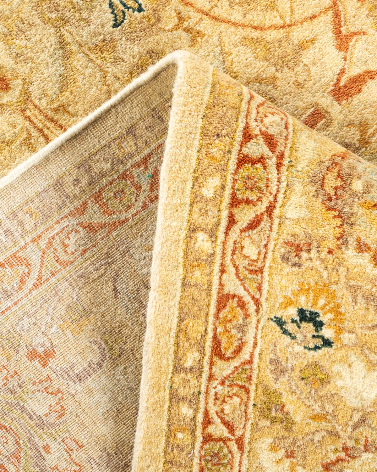 Laine Tapis Mogul ivoire traditionnel noué à la main à motifs floraux uniques en son genre en vente