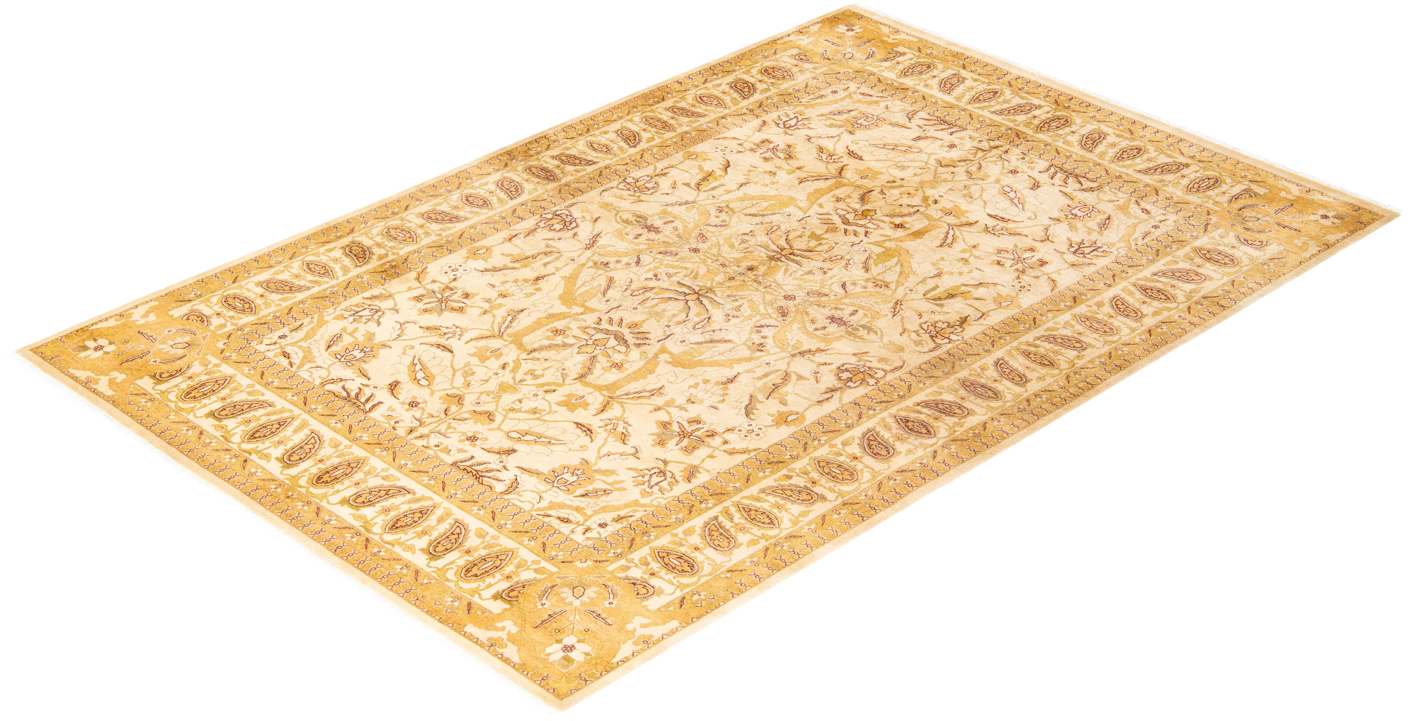 One-of-a-kind Hand Knotted Traditional Floral Mogul Ivory Area Rug For Sale 2