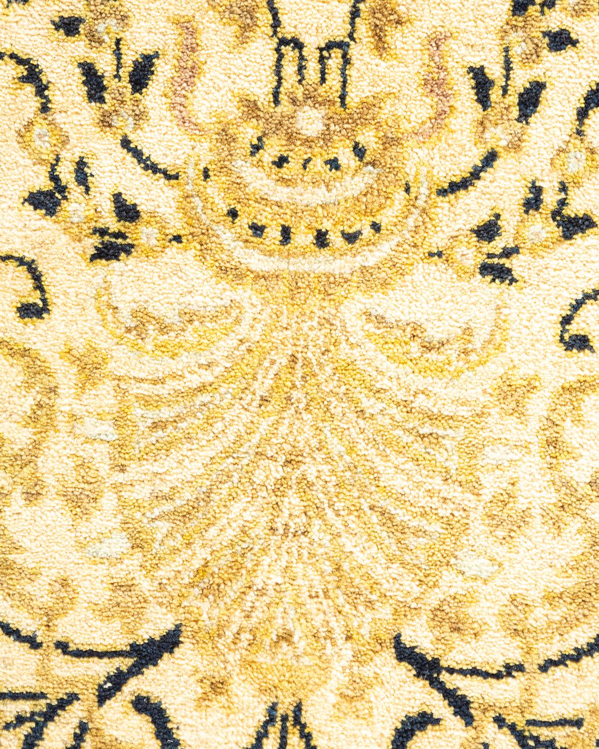 Alfombra Mogul Tradicional Floral Marfil Anudada a Mano Única en su Género Pakistaní en venta