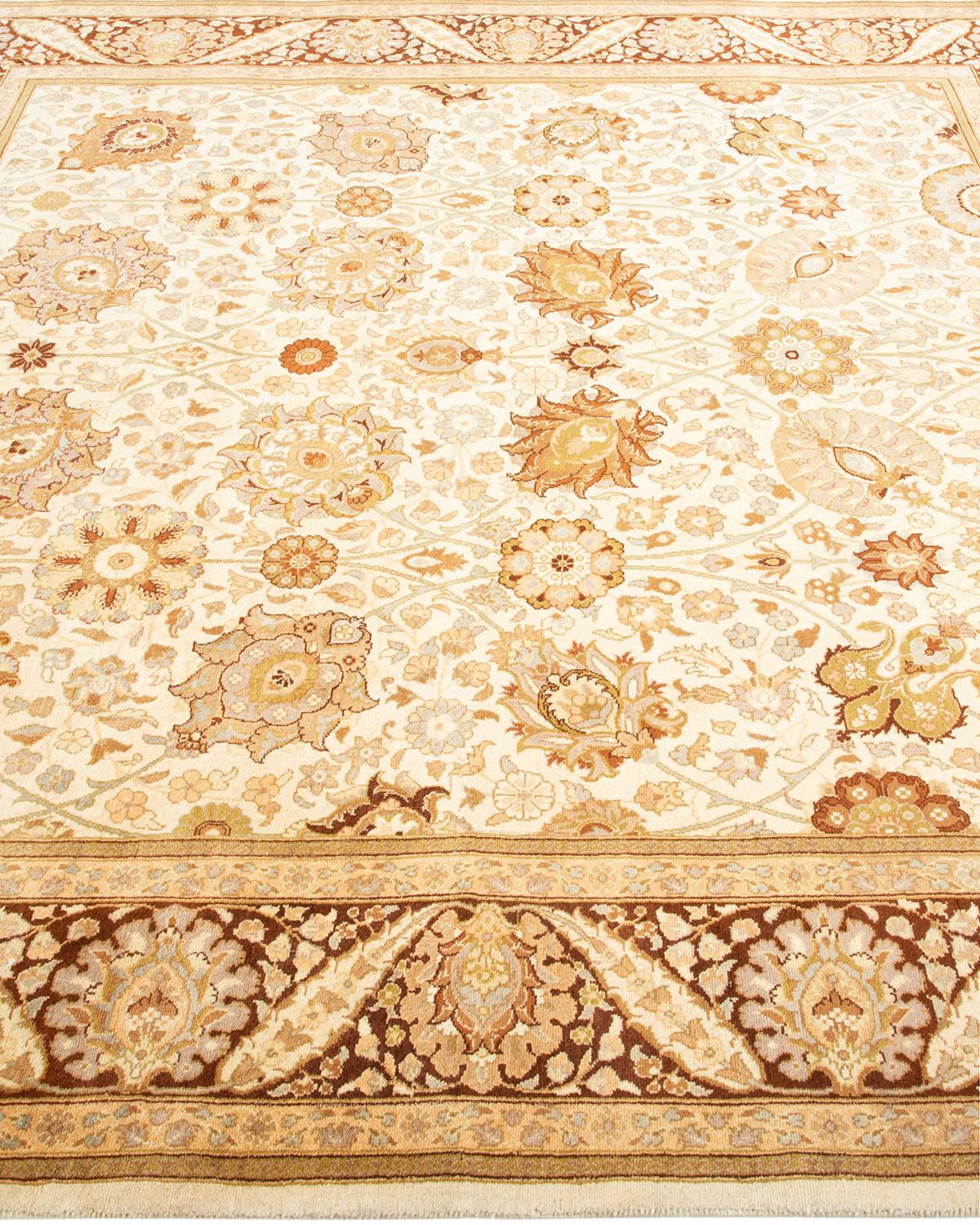 One-of-a-kind Hand Knotted Traditional Floral Mogul Ivory Area Rug In New Condition For Sale In Norwalk, CT