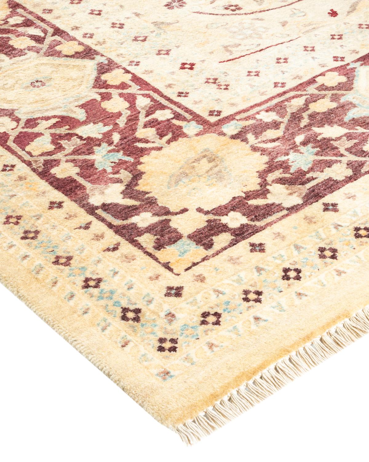 Avec leurs palettes discrètes et leurs motifs à l'envers, les tapis de la collection Mogul apporteront une sophistication intemporelle à n'importe quelle pièce. Influencés par un éventail de motifs turcs, indiens et persans, les artisans qui tissent