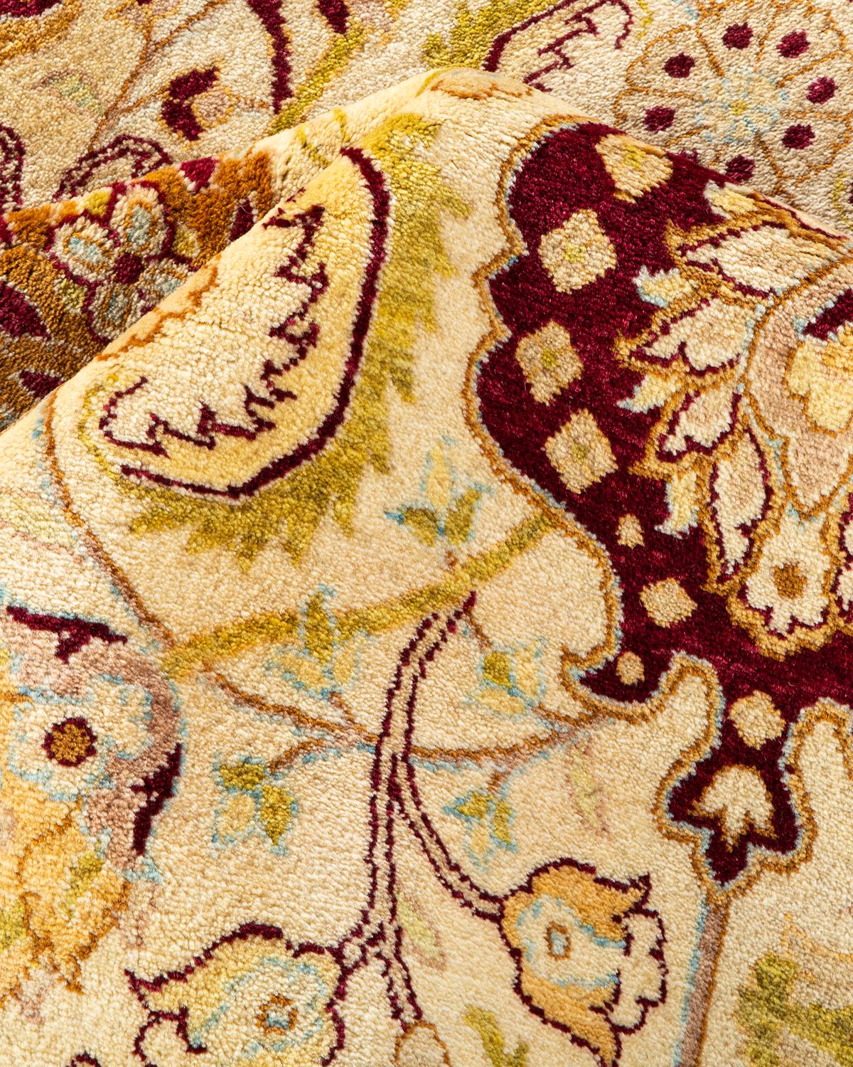Alfombra Mogul Floral Tradicional Marfil Anudada a Mano Única en su Género en venta 1
