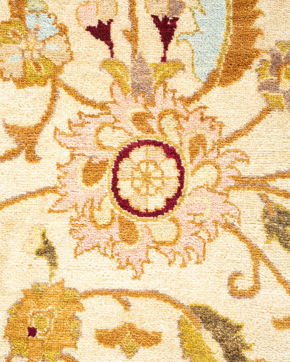 Pakistanais Tapis Mogul ivoire traditionnel à fleurs noué à la main One of Kind en vente